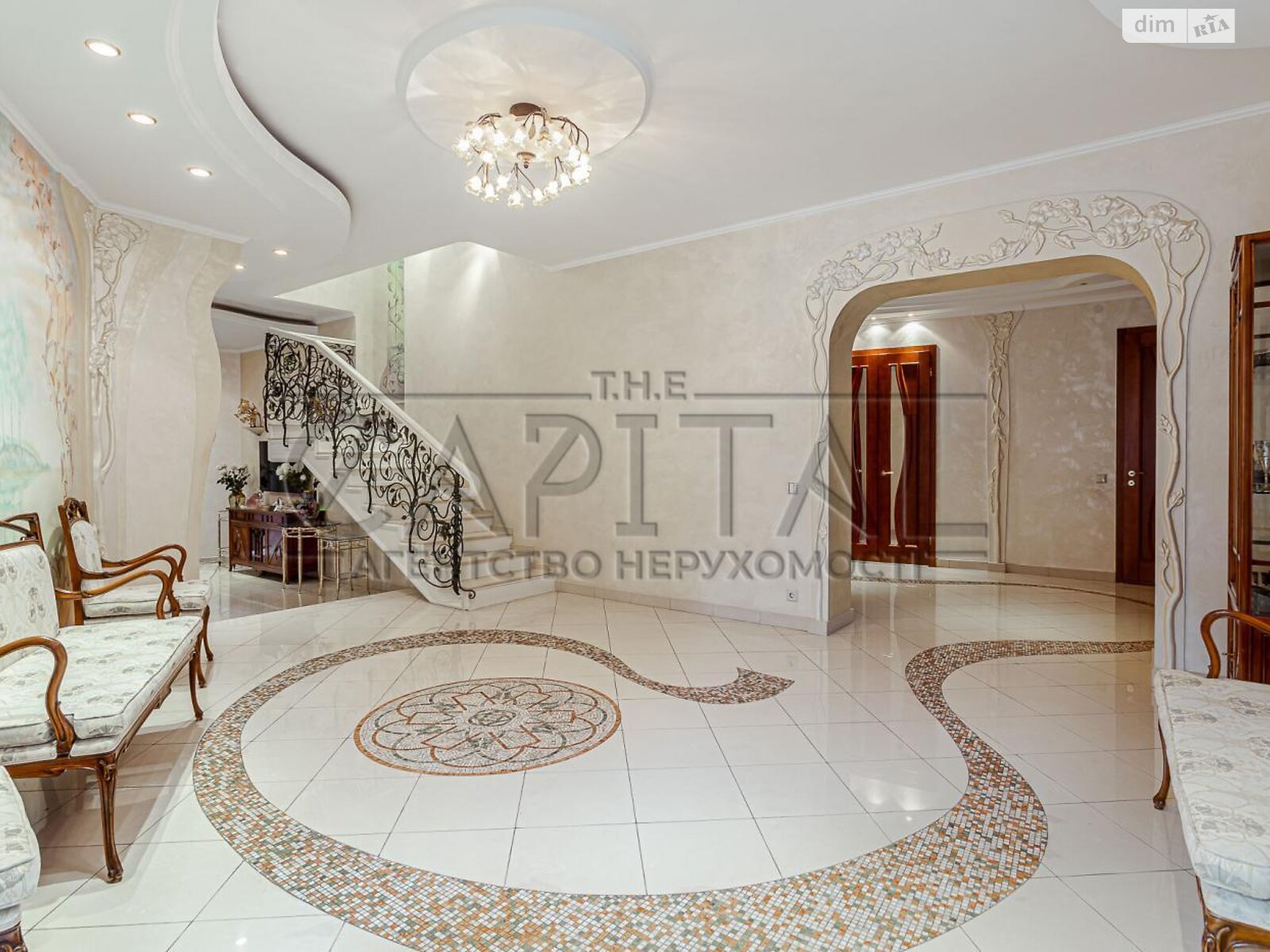 триповерховий будинок, 2300 кв. м, цегла. Продаж у Козині фото 1 триповерховий будинок, 2300 кв. м, цегла. Продаж у Козині фото 1