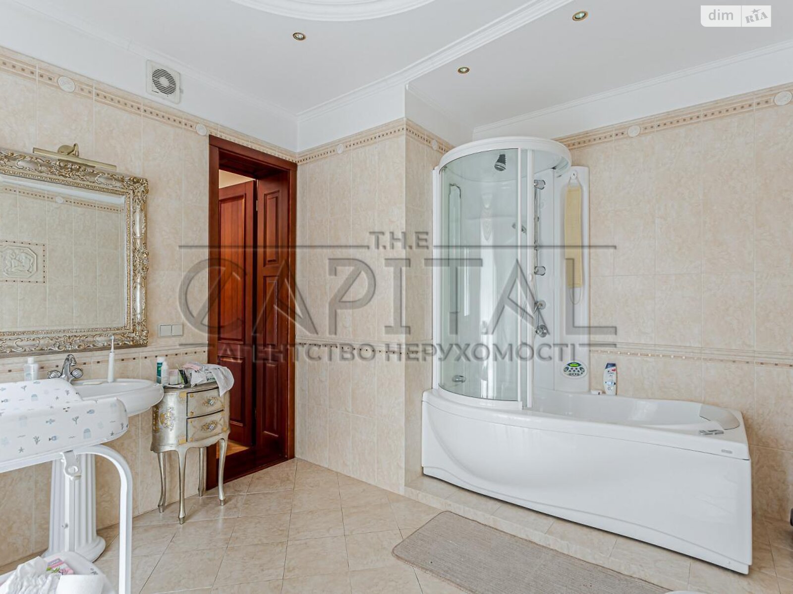 триповерховий будинок, 2300 кв. м, цегла. Продаж у Козині фото 1 триповерховий будинок, 2300 кв. м, цегла. Продаж у Козині фото 1