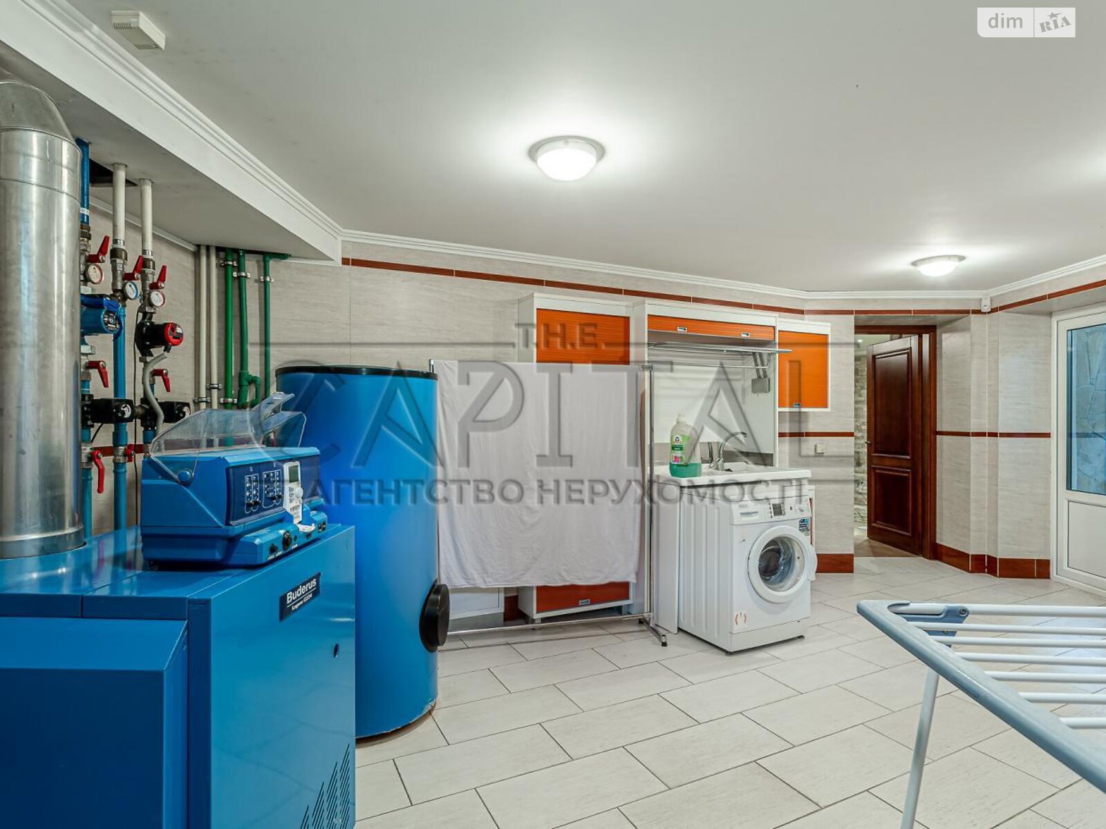 триповерховий будинок, 2300 кв. м, цегла. Продаж у Козині фото 1 триповерховий будинок, 2300 кв. м, цегла. Продаж у Козині фото 1