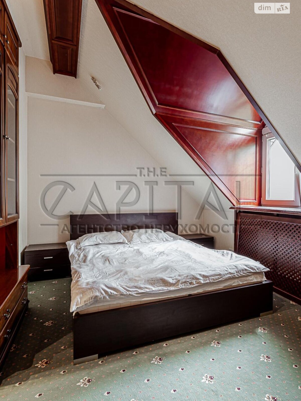 триповерховий будинок, 2300 кв. м, цегла. Продаж у Козині фото 1 триповерховий будинок, 2300 кв. м, цегла. Продаж у Козині фото 1