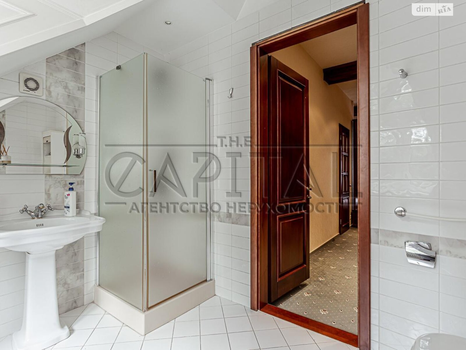триповерховий будинок, 2300 кв. м, цегла. Продаж у Козині фото 1 триповерховий будинок, 2300 кв. м, цегла. Продаж у Козині фото 1