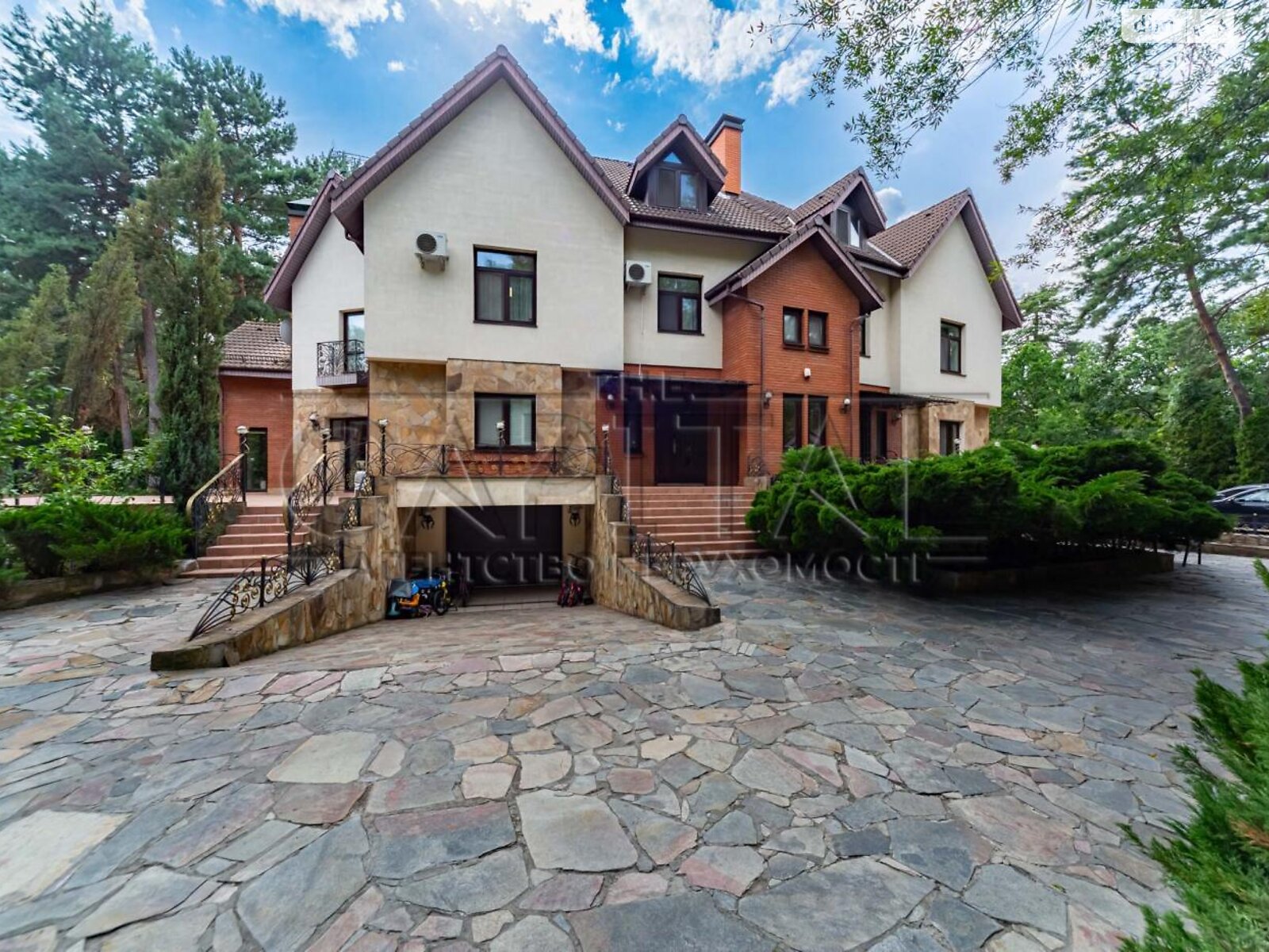 триповерховий будинок, 2300 кв. м, цегла. Продаж у Козині фото 1 триповерховий будинок, 2300 кв. м, цегла. Продаж у Козині фото 1