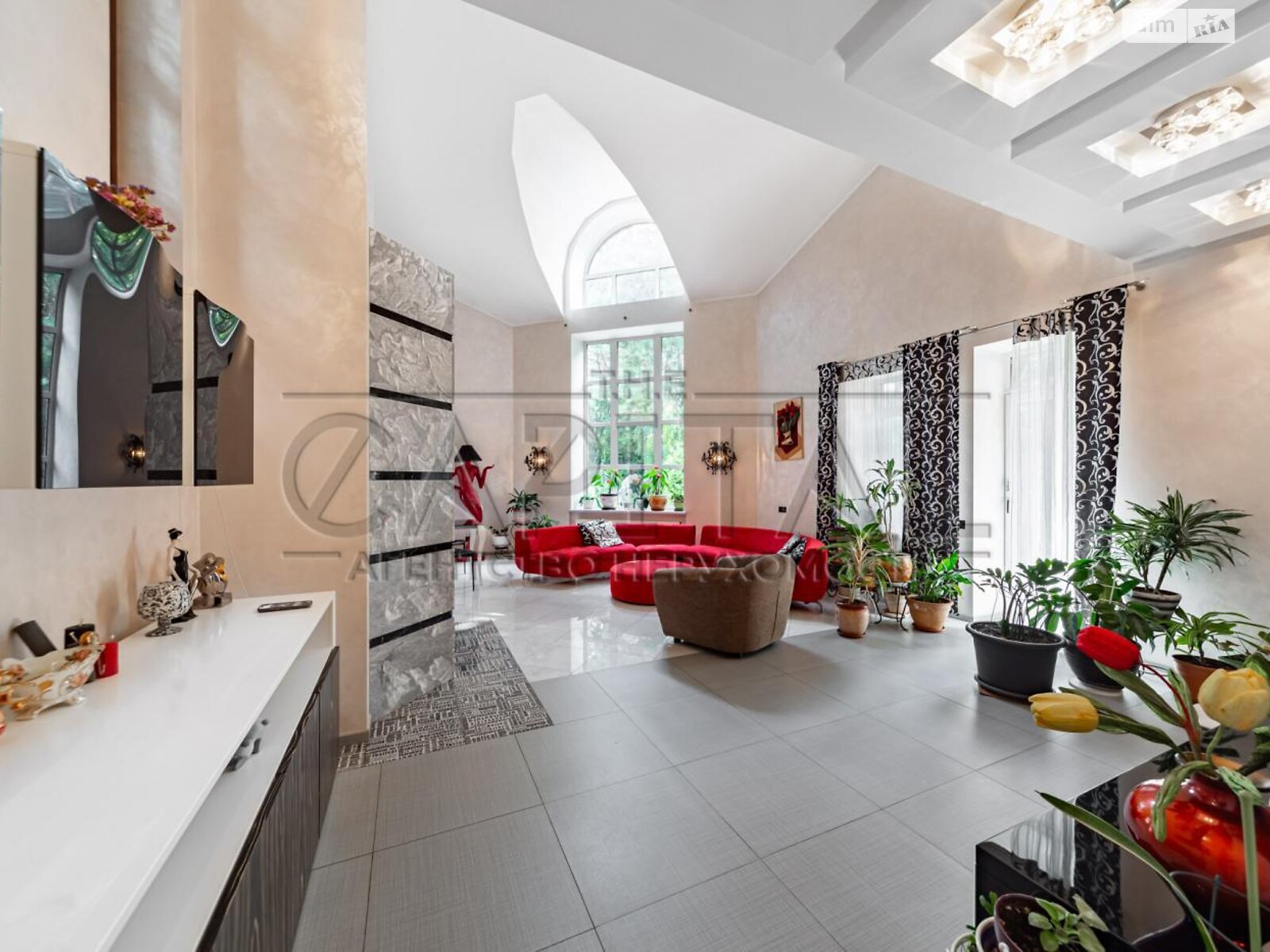 триповерховий будинок, 2300 кв. м, цегла. Продаж у Козині фото 1 триповерховий будинок, 2300 кв. м, цегла. Продаж у Козині фото 1