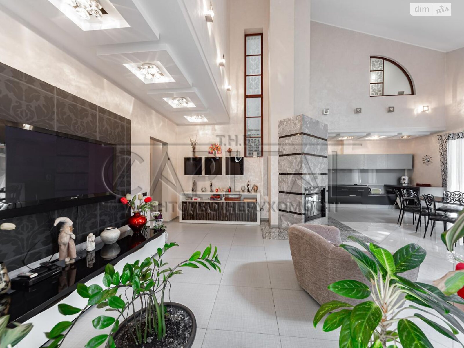 триповерховий будинок, 2300 кв. м, цегла. Продаж у Козині фото 1 триповерховий будинок, 2300 кв. м, цегла. Продаж у Козині фото 1