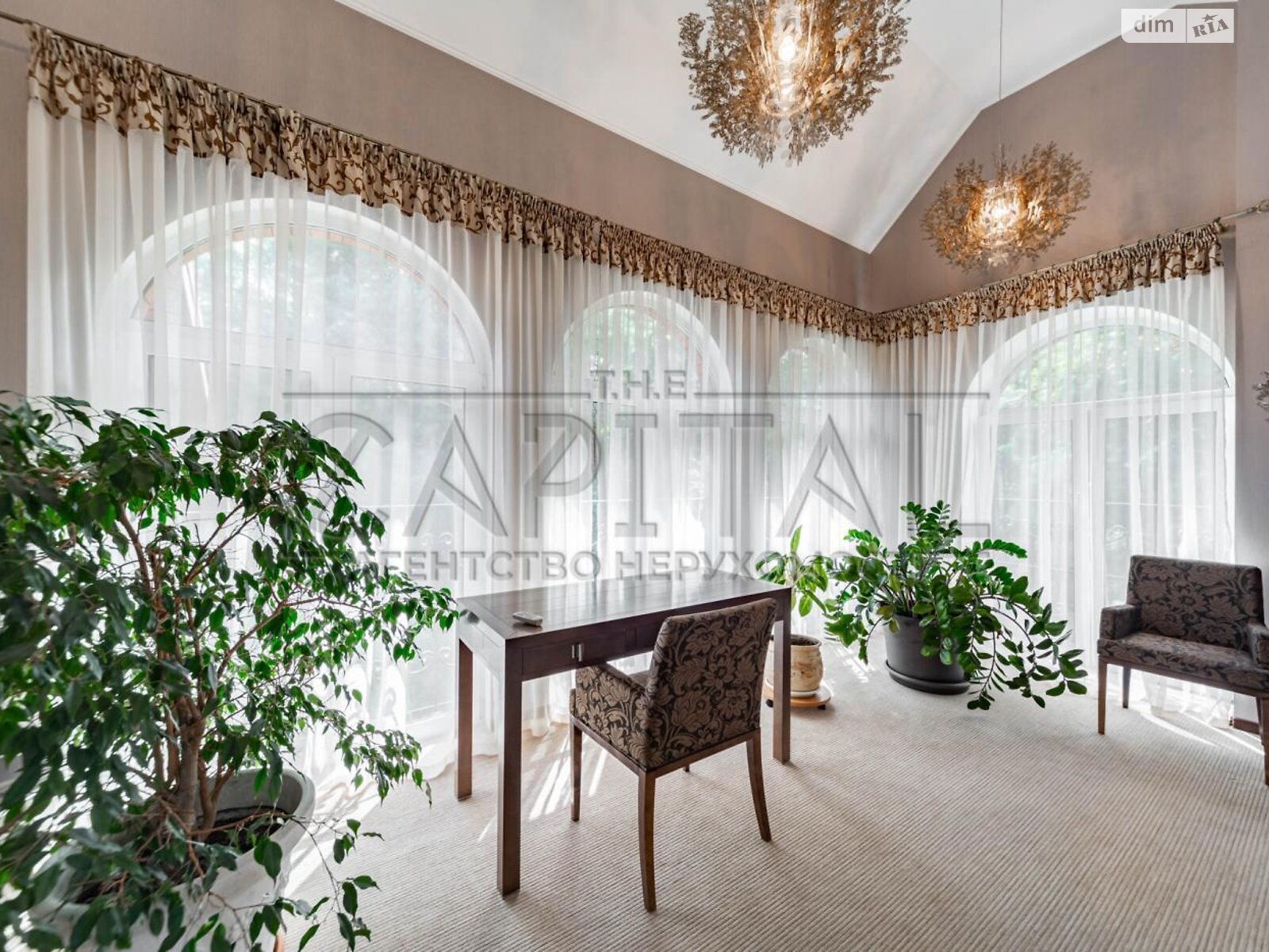 триповерховий будинок, 2300 кв. м, цегла. Продаж у Козині фото 1 триповерховий будинок, 2300 кв. м, цегла. Продаж у Козині фото 1