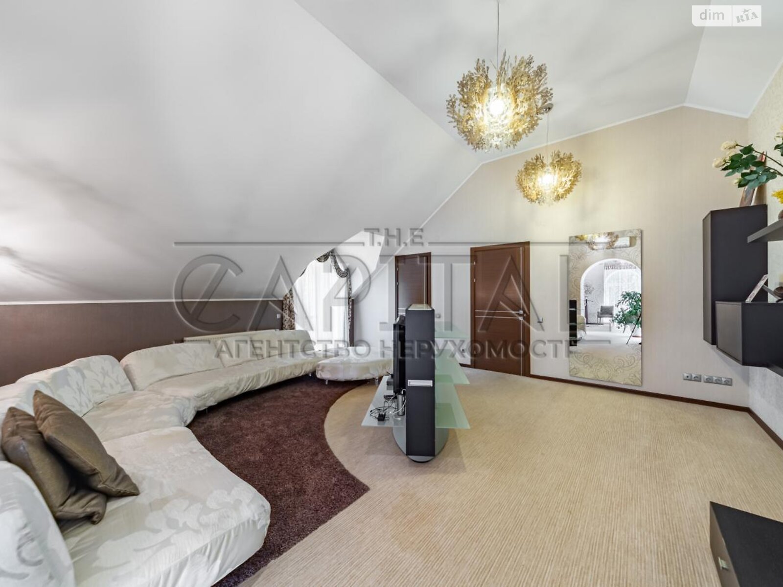 триповерховий будинок, 2300 кв. м, цегла. Продаж у Козині фото 1 триповерховий будинок, 2300 кв. м, цегла. Продаж у Козині фото 1