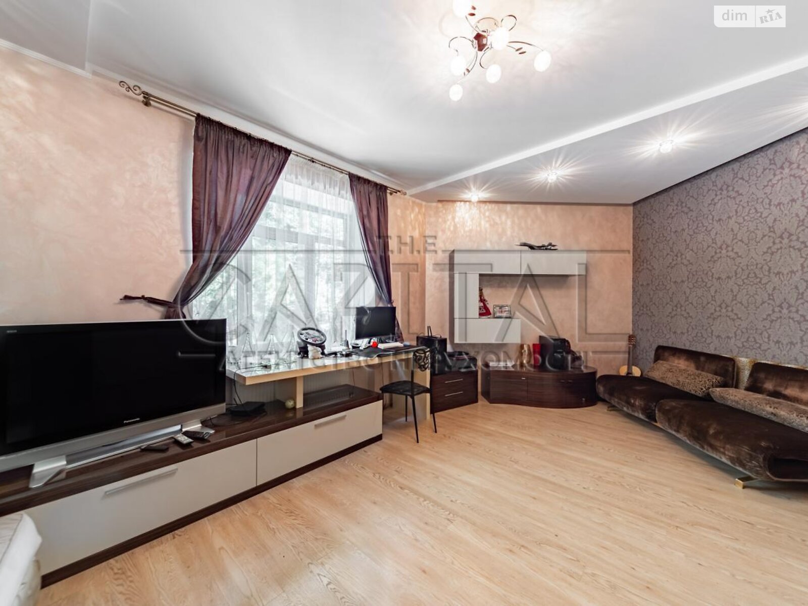 триповерховий будинок, 2300 кв. м, цегла. Продаж у Козині фото 1 триповерховий будинок, 2300 кв. м, цегла. Продаж у Козині фото 1