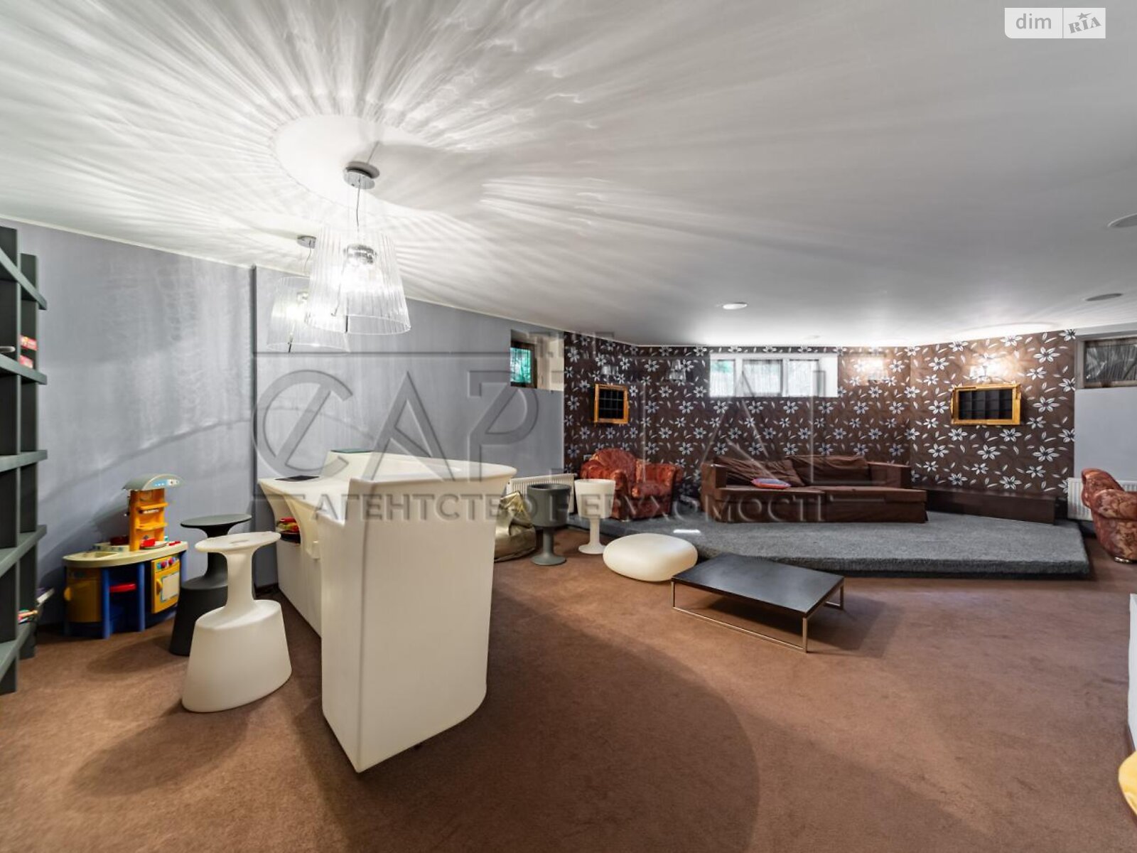 триповерховий будинок, 2300 кв. м, цегла. Продаж у Козині фото 1 триповерховий будинок, 2300 кв. м, цегла. Продаж у Козині фото 1