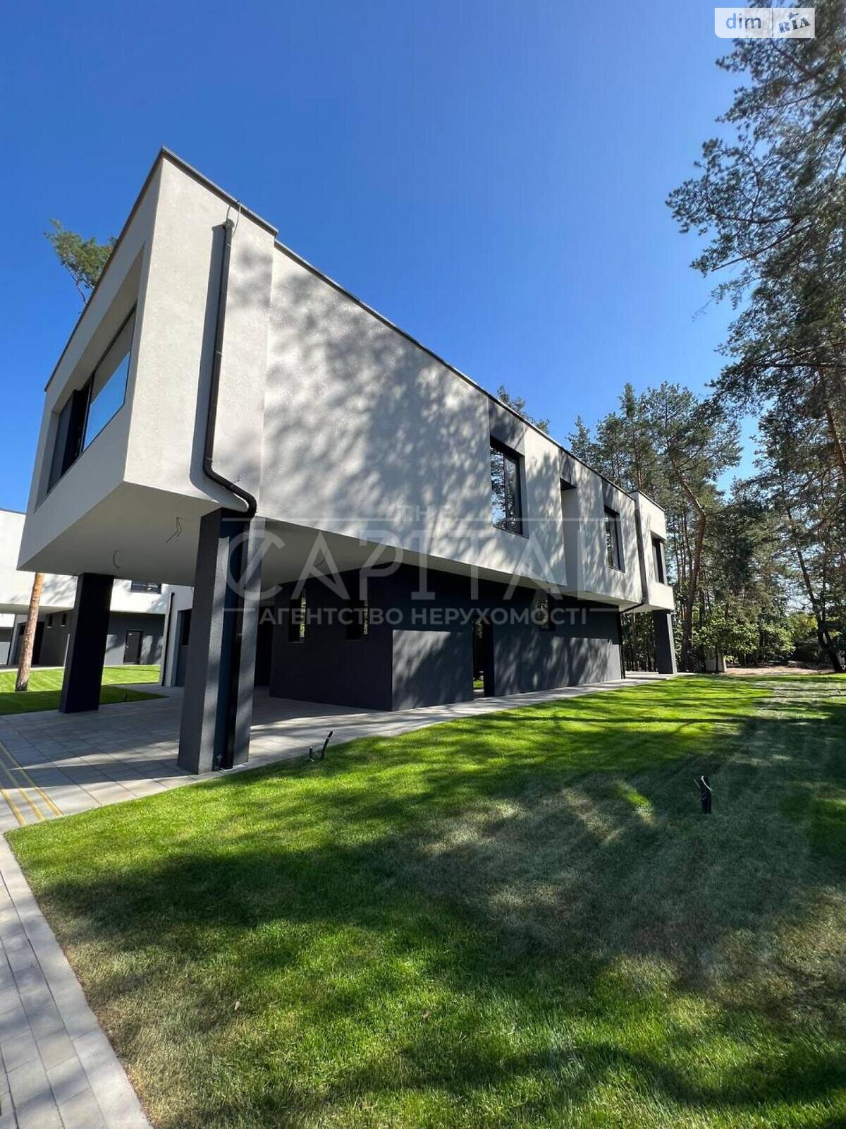 двухэтажный дом с отоплением, 3159 кв. м, кирпич. Продажа в Козине фото 1 двухэтажный дом с отоплением, 3159 кв. м, кирпич. Продажа в Козине фото 1