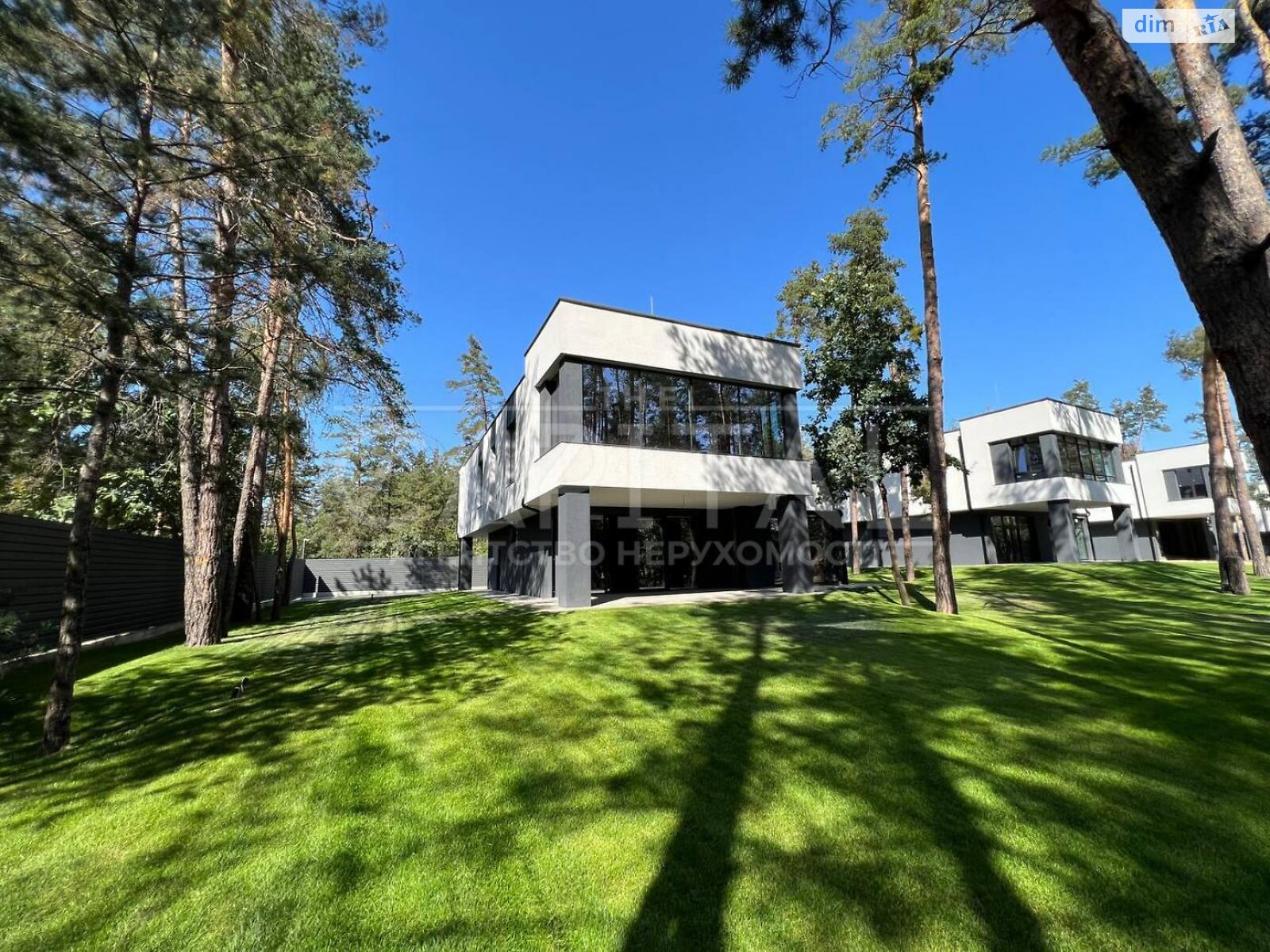 двухэтажный дом с отоплением, 3159 кв. м, кирпич. Продажа в Козине фото 1 двухэтажный дом с отоплением, 3159 кв. м, кирпич. Продажа в Козине фото 1