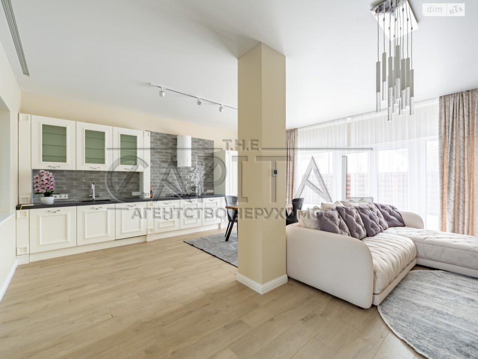 двухэтажный дом с балконом, 220 кв. м, кирпич. Продажа в Козине фото 1 двухэтажный дом с балконом, 220 кв. м, кирпич. Продажа в Козине фото 1