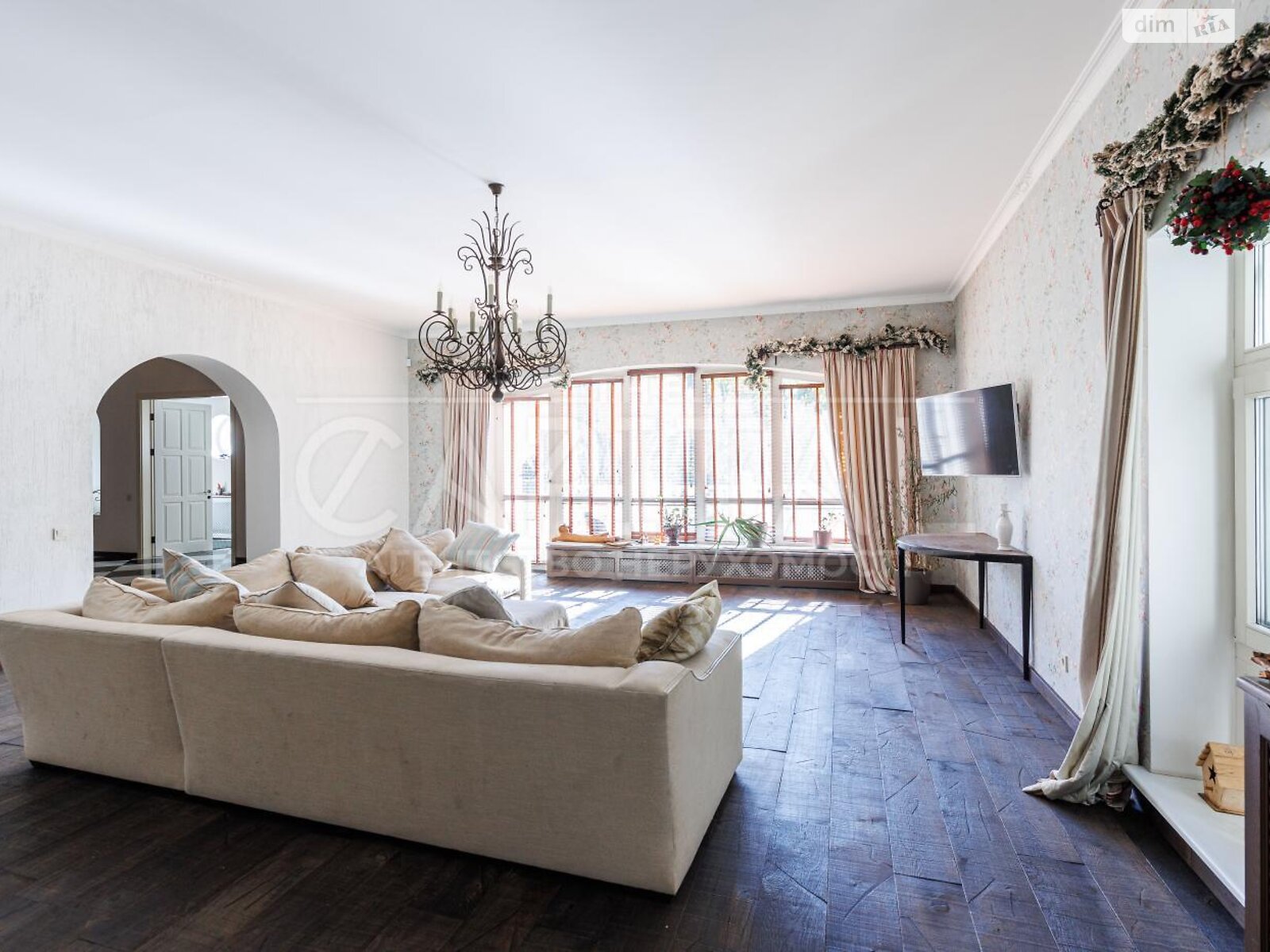 чотириповерховий будинок з балконом, 990 кв. м, цегла. Продаж у Козині фото 1 чотириповерховий будинок з балконом, 990 кв. м, цегла. Продаж у Козині фото 1