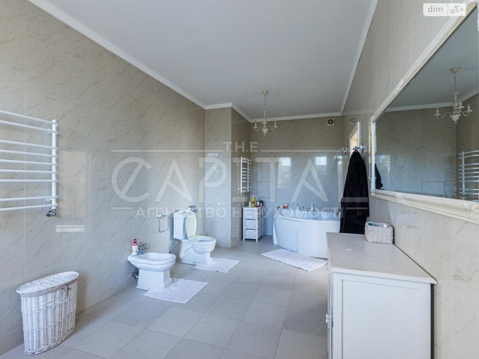 чотириповерховий будинок з балконом, 990 кв. м, цегла. Продаж у Козині фото 1 чотириповерховий будинок з балконом, 990 кв. м, цегла. Продаж у Козині фото 1