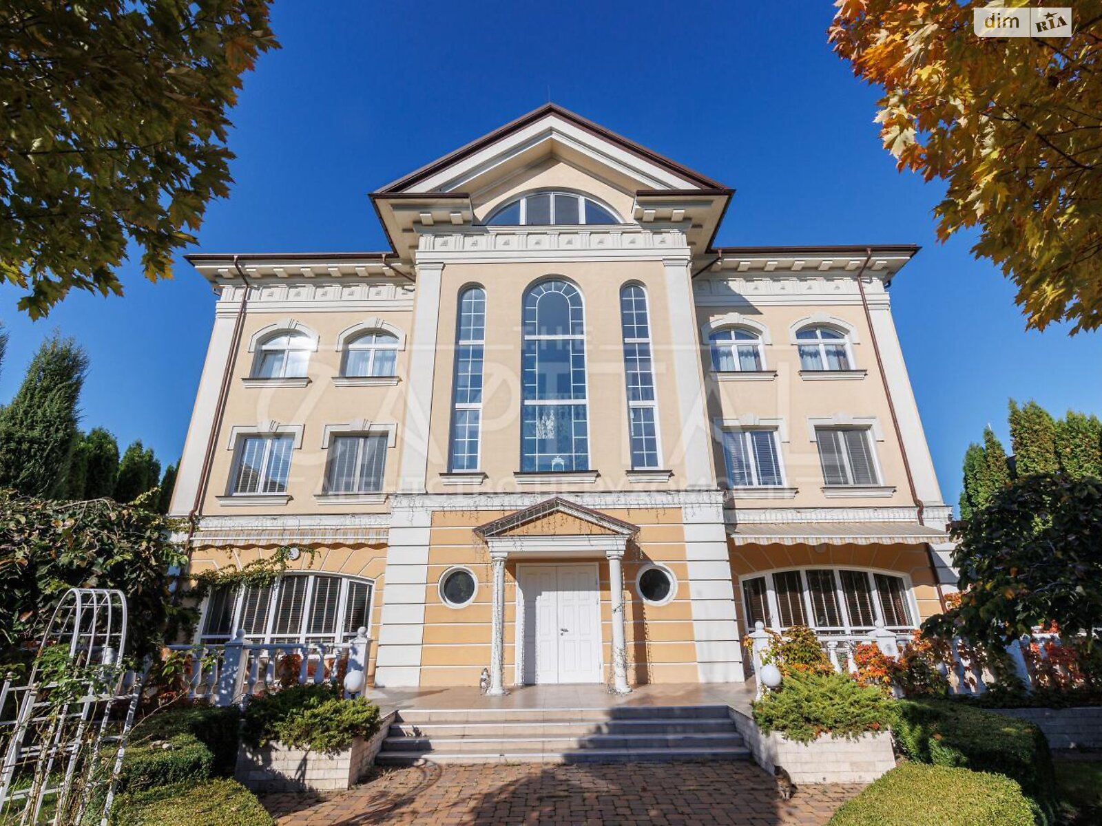 чотириповерховий будинок з балконом, 990 кв. м, цегла. Продаж у Козині фото 1 чотириповерховий будинок з балконом, 990 кв. м, цегла. Продаж у Козині фото 1