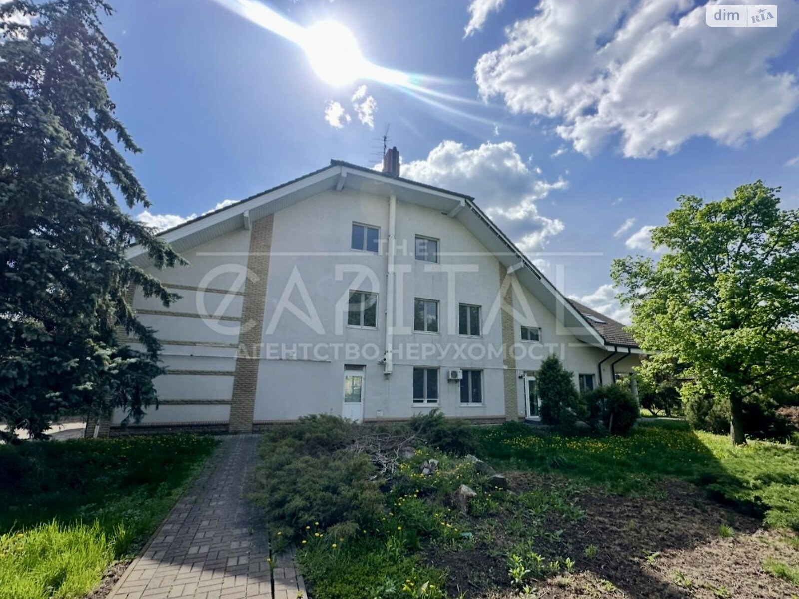 трехэтажный дом с балконом, 731 кв. м, кирпич. Продажа в Козине фото 1 трехэтажный дом с балконом, 731 кв. м, кирпич. Продажа в Козине фото 1