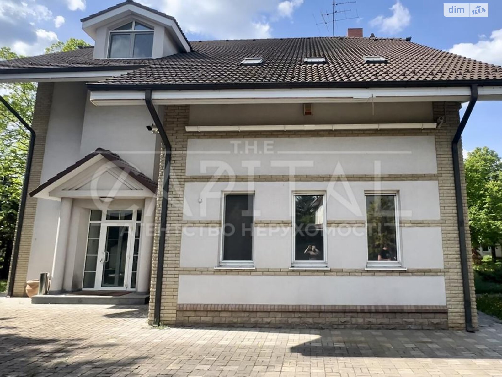 трехэтажный дом с балконом, 731 кв. м, кирпич. Продажа в Козине фото 1 трехэтажный дом с балконом, 731 кв. м, кирпич. Продажа в Козине фото 1