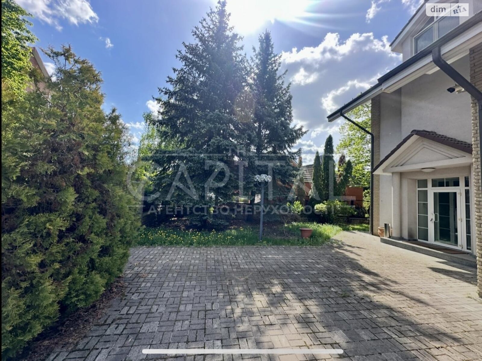 трехэтажный дом с балконом, 731 кв. м, кирпич. Продажа в Козине фото 1 трехэтажный дом с балконом, 731 кв. м, кирпич. Продажа в Козине фото 1