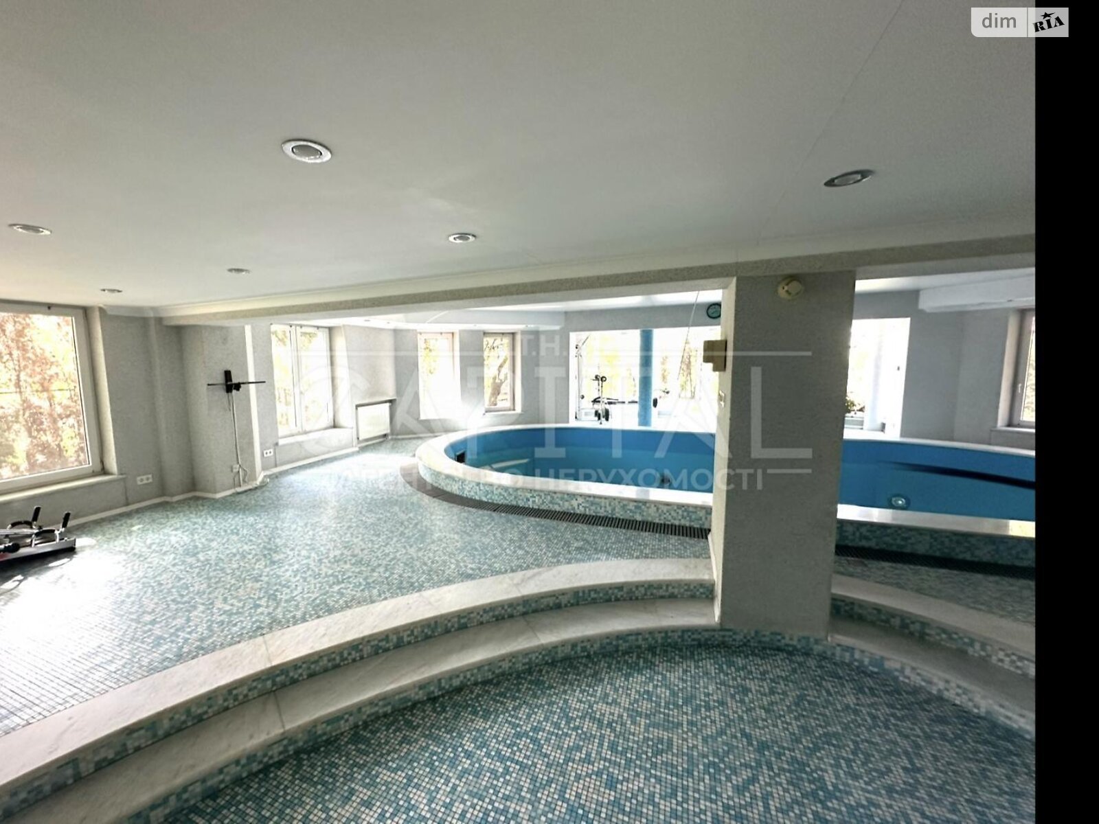 трехэтажный дом с балконом, 731 кв. м, кирпич. Продажа в Козине фото 1 трехэтажный дом с балконом, 731 кв. м, кирпич. Продажа в Козине фото 1