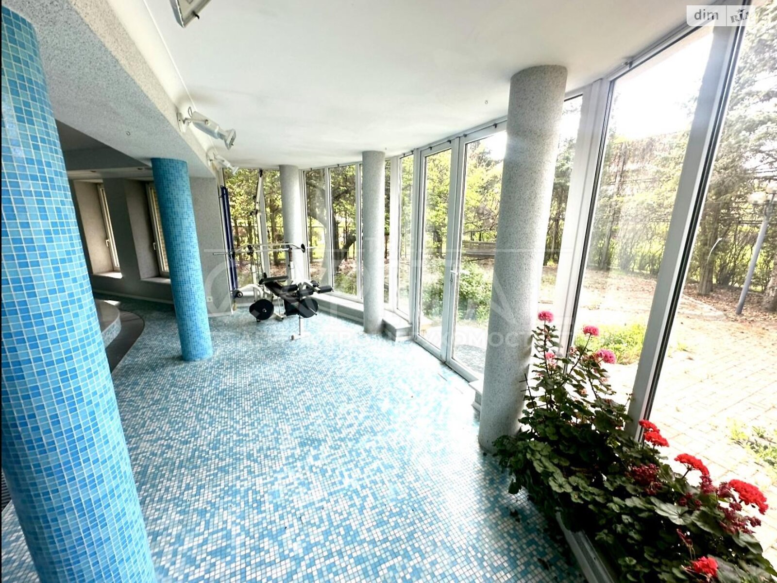 трехэтажный дом с балконом, 731 кв. м, кирпич. Продажа в Козине фото 1 трехэтажный дом с балконом, 731 кв. м, кирпич. Продажа в Козине фото 1