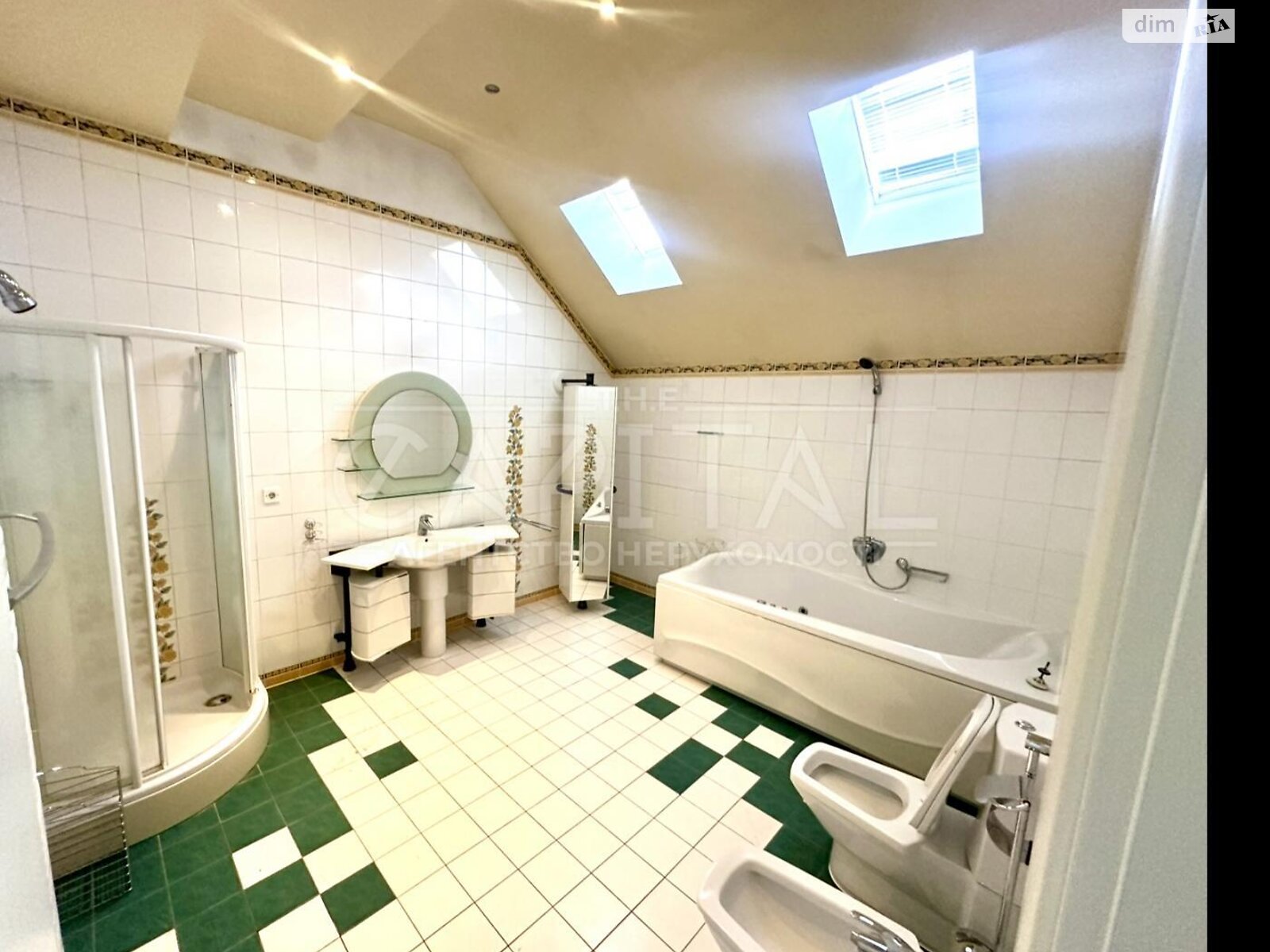 трехэтажный дом с балконом, 731 кв. м, кирпич. Продажа в Козине фото 1 трехэтажный дом с балконом, 731 кв. м, кирпич. Продажа в Козине фото 1