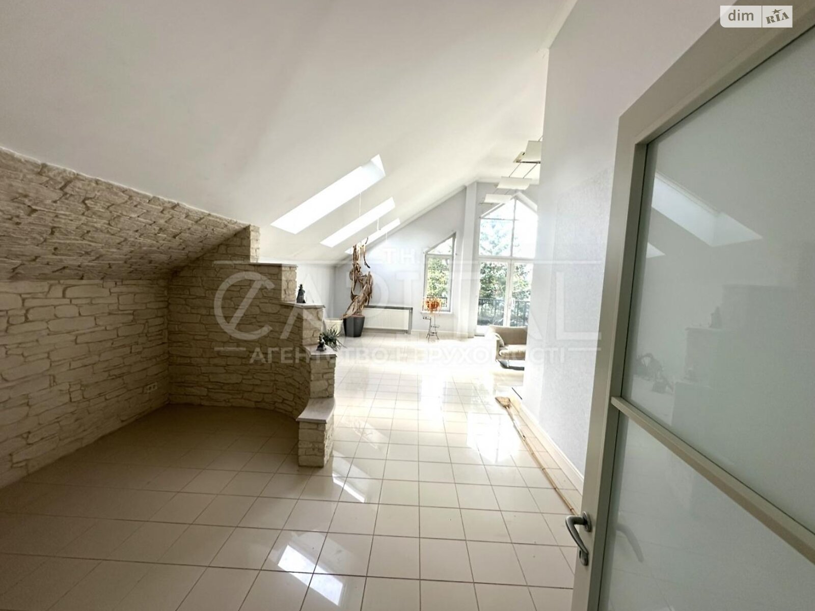 трехэтажный дом с балконом, 731 кв. м, кирпич. Продажа в Козине фото 1 трехэтажный дом с балконом, 731 кв. м, кирпич. Продажа в Козине фото 1