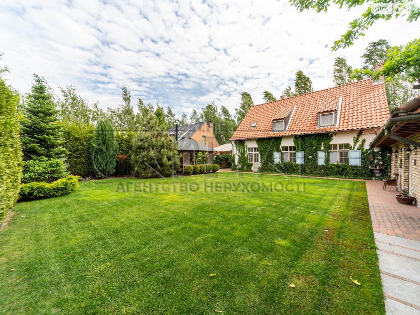 двоповерховий будинок з опаленням, 200 кв. м, цегла. Продаж у Плютах фото 1 двоповерховий будинок з опаленням, 200 кв. м, цегла. Продаж у Плютах фото 1