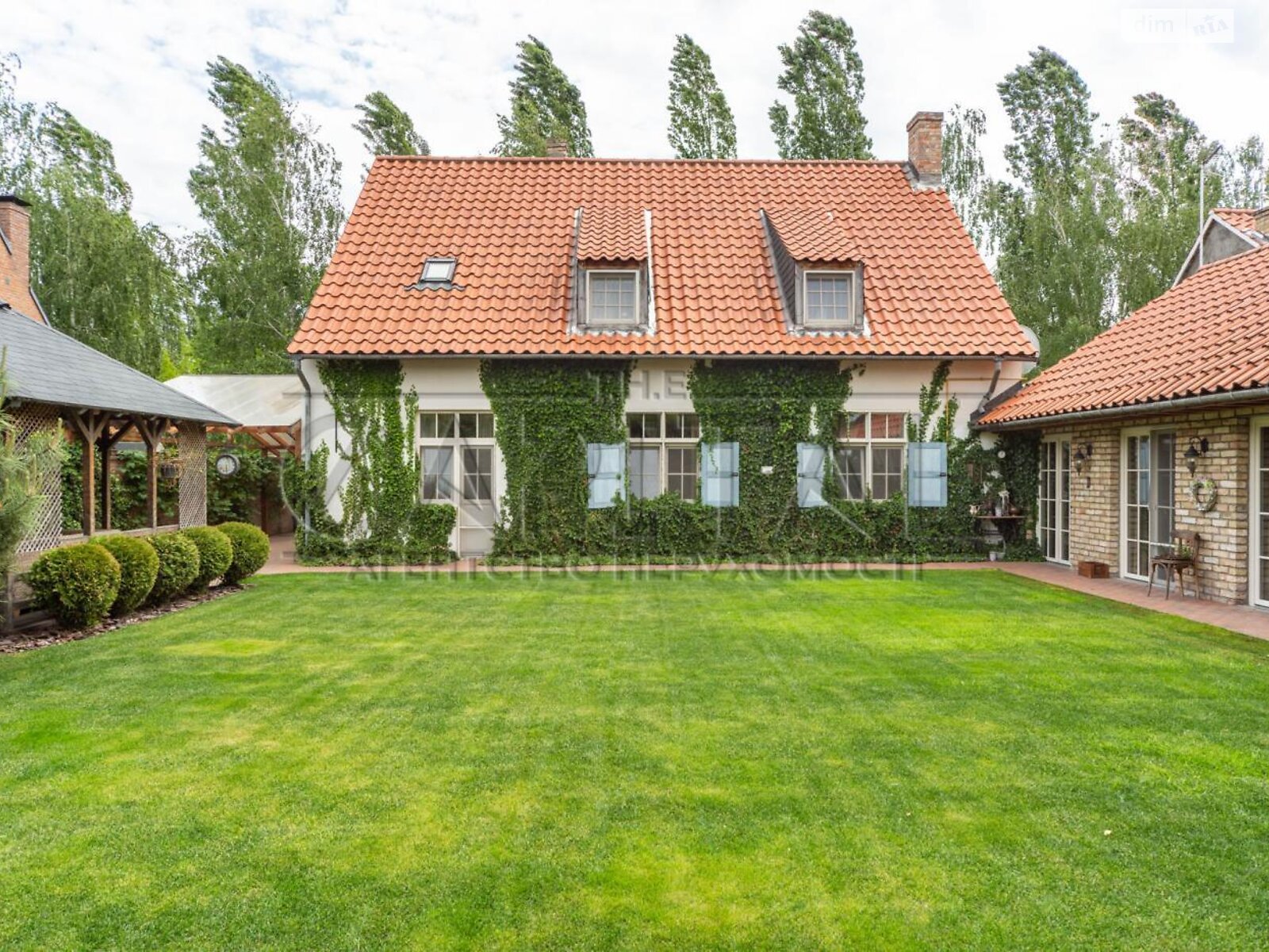 двоповерховий будинок з опаленням, 200 кв. м, цегла. Продаж у Плютах фото 1 двоповерховий будинок з опаленням, 200 кв. м, цегла. Продаж у Плютах фото 1