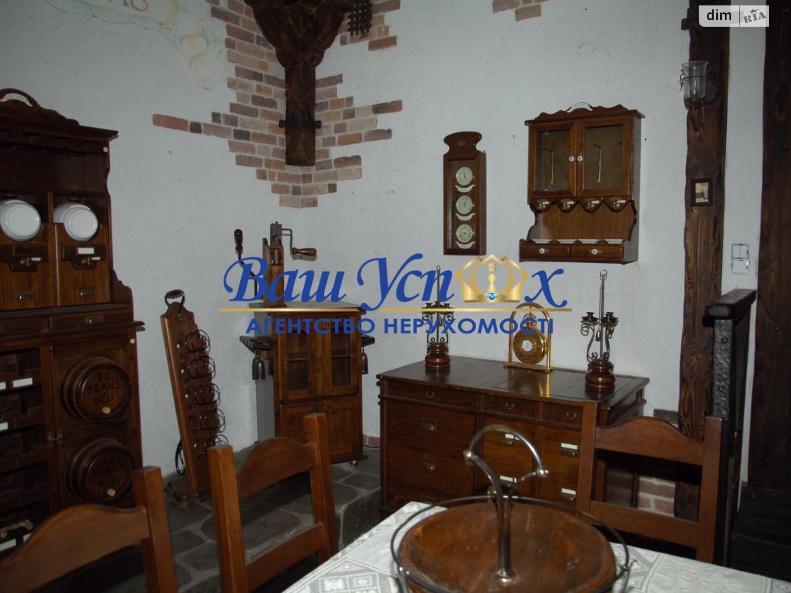 двоповерховий будинок, 700 кв. м, кирпич. Продаж у Козині фото 1 двоповерховий будинок, 700 кв. м, кирпич. Продаж у Козині фото 1