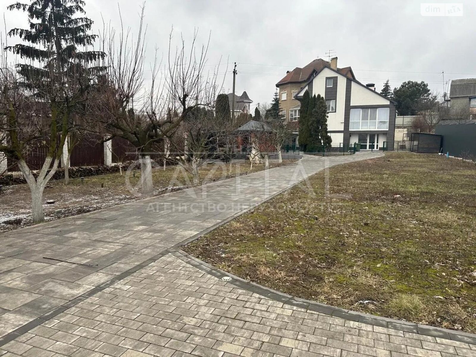трехэтажный дом с мансардой, 280 кв. м, кирпич. Продажа в Козине фото 1 трехэтажный дом с мансардой, 280 кв. м, кирпич. Продажа в Козине фото 1