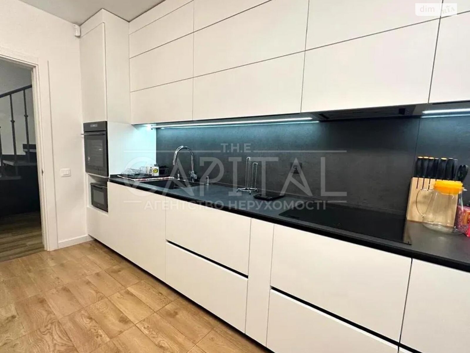 трехэтажный дом с мансардой, 280 кв. м, кирпич. Продажа в Козине фото 1 трехэтажный дом с мансардой, 280 кв. м, кирпич. Продажа в Козине фото 1