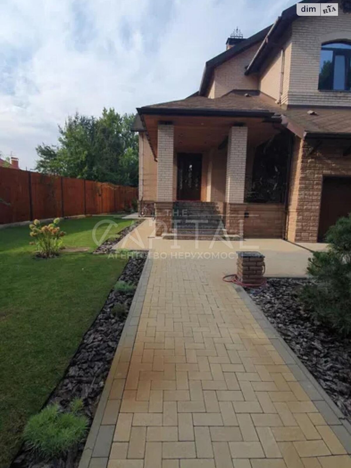 трехэтажный дом с гаражом, 395 кв. м, кирпич. Продажа в Козине фото 1 трехэтажный дом с гаражом, 395 кв. м, кирпич. Продажа в Козине фото 1