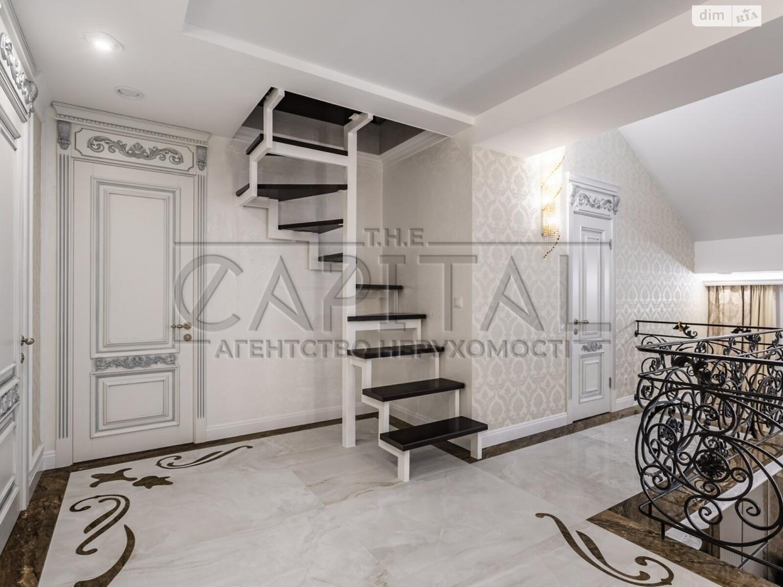 трехэтажный дом с гаражом, 395 кв. м, кирпич. Продажа в Козине фото 1 трехэтажный дом с гаражом, 395 кв. м, кирпич. Продажа в Козине фото 1