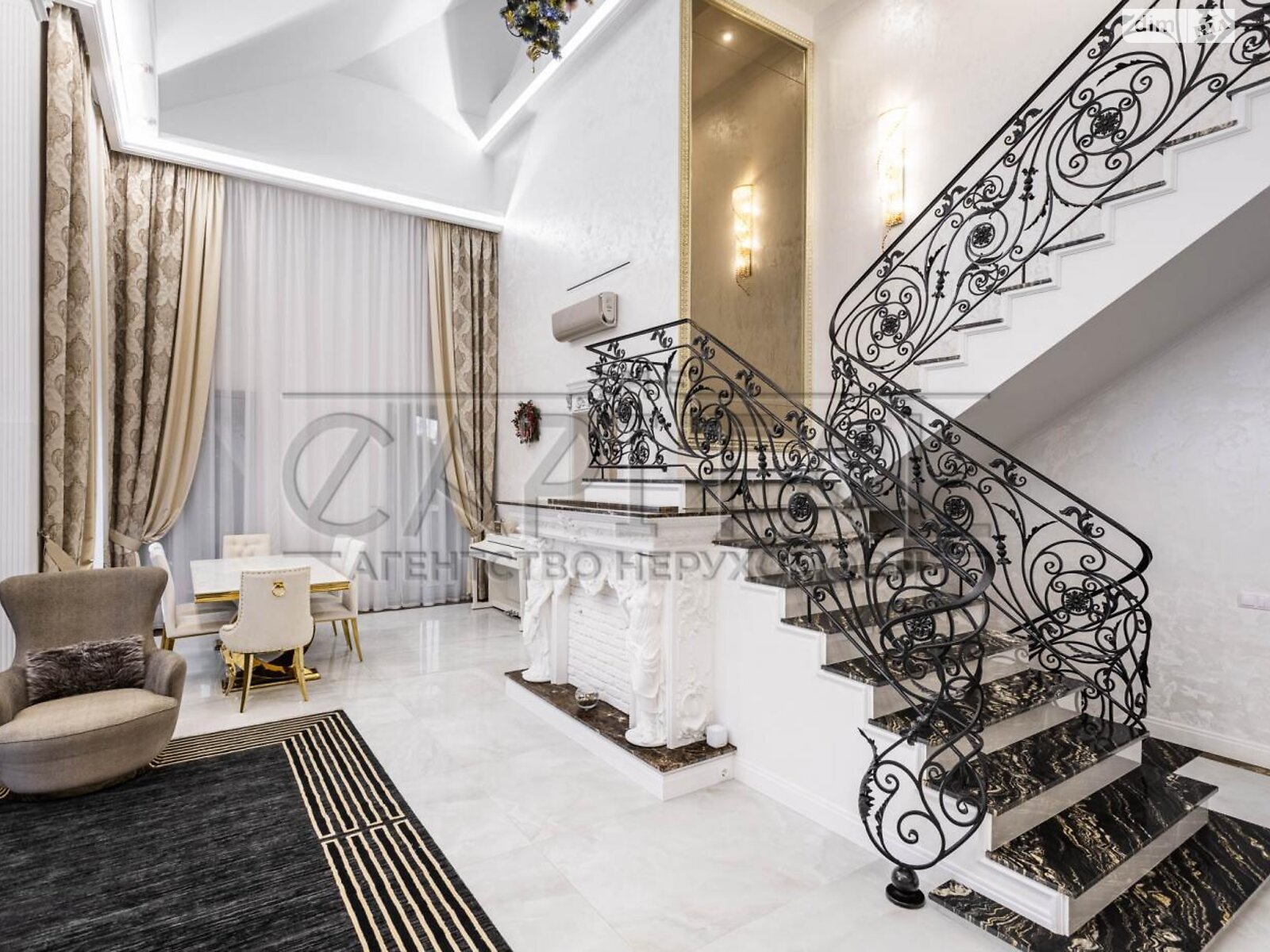 трехэтажный дом с гаражом, 395 кв. м, кирпич. Продажа в Козине фото 1 трехэтажный дом с гаражом, 395 кв. м, кирпич. Продажа в Козине фото 1