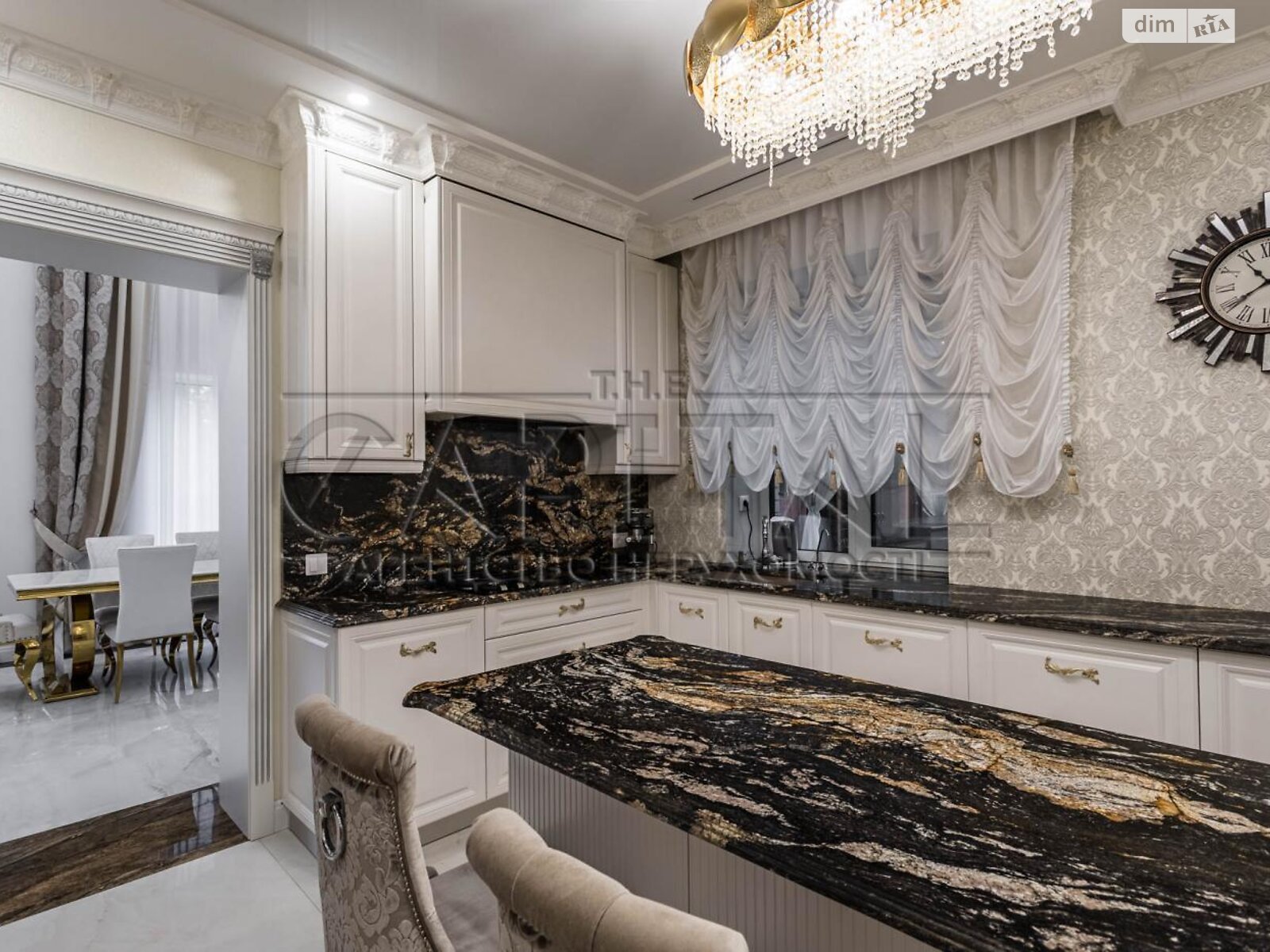 трехэтажный дом с гаражом, 395 кв. м, кирпич. Продажа в Козине фото 1 трехэтажный дом с гаражом, 395 кв. м, кирпич. Продажа в Козине фото 1