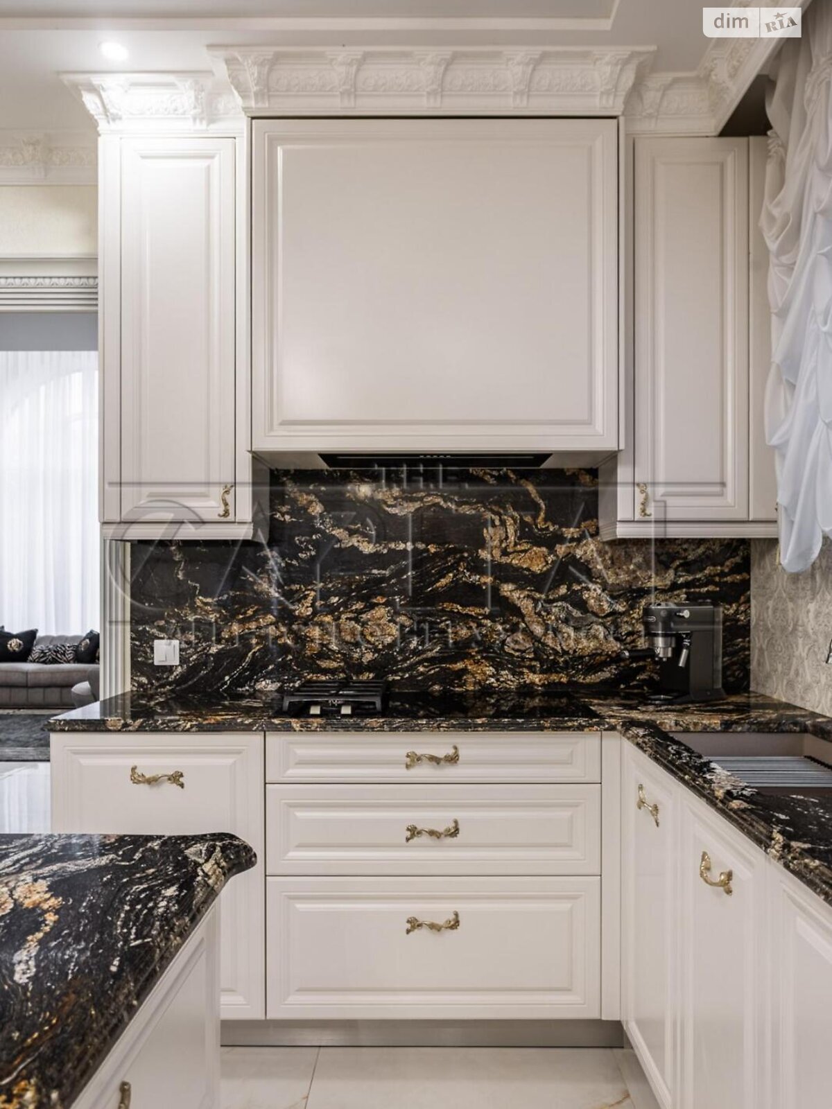 трехэтажный дом с гаражом, 395 кв. м, кирпич. Продажа в Козине фото 1 трехэтажный дом с гаражом, 395 кв. м, кирпич. Продажа в Козине фото 1