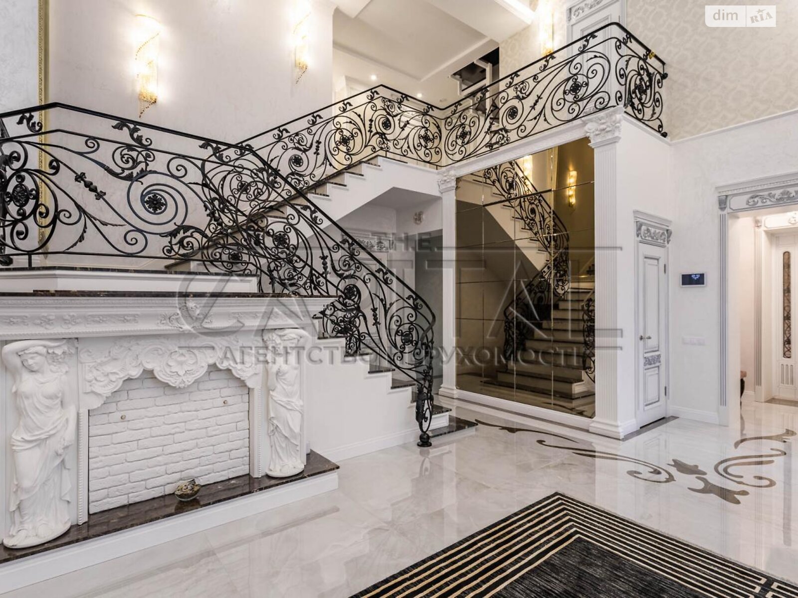 трехэтажный дом с гаражом, 395 кв. м, кирпич. Продажа в Козине фото 1 трехэтажный дом с гаражом, 395 кв. м, кирпич. Продажа в Козине фото 1