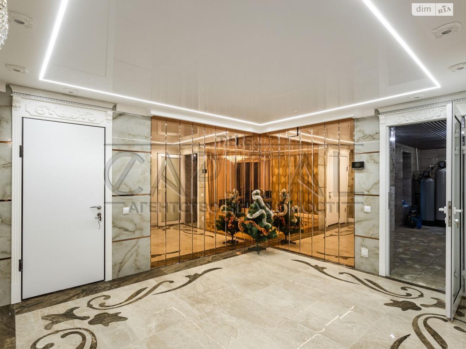 трехэтажный дом с гаражом, 395 кв. м, кирпич. Продажа в Козине фото 1 трехэтажный дом с гаражом, 395 кв. м, кирпич. Продажа в Козине фото 1