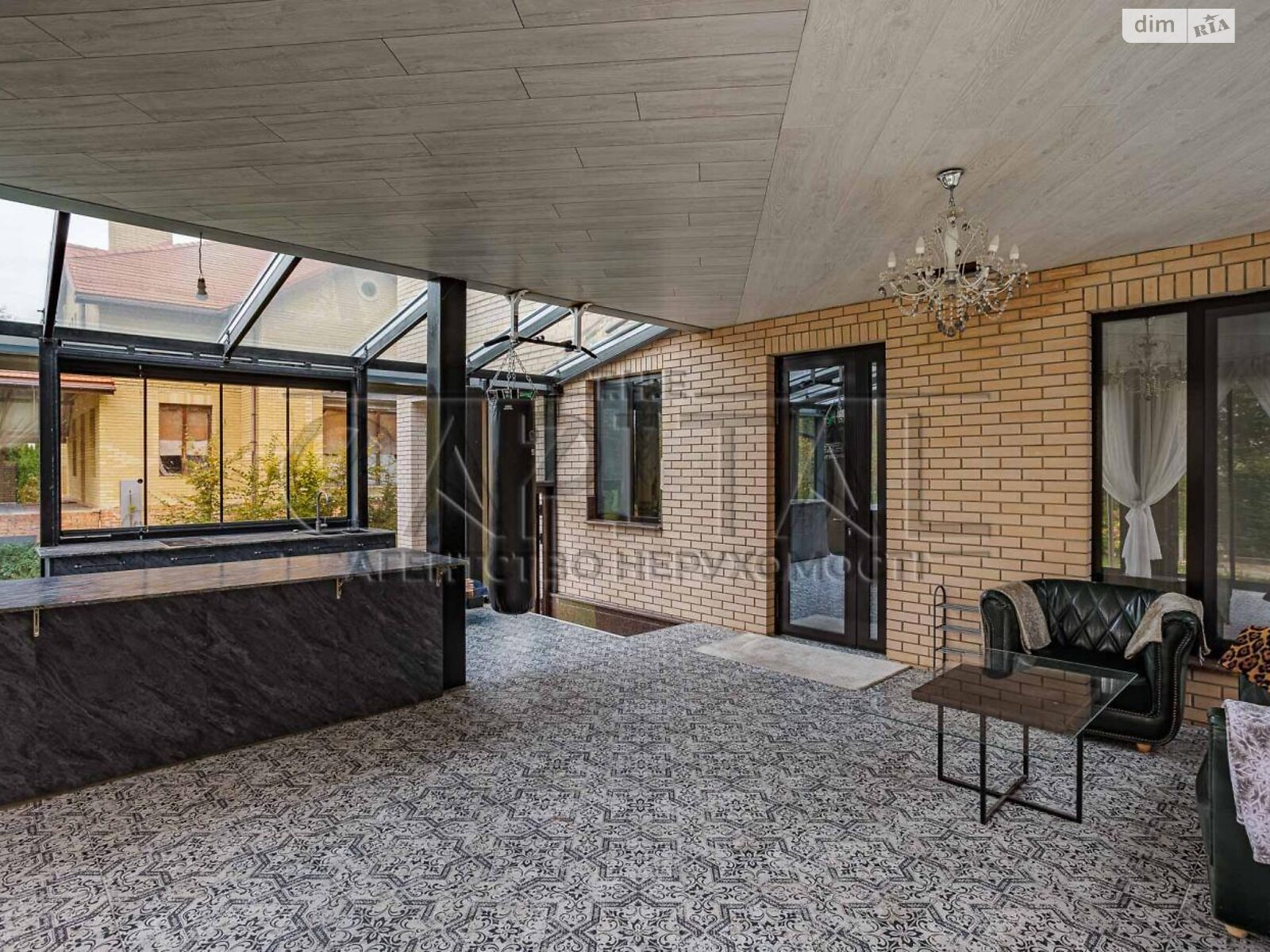 трехэтажный дом с гаражом, 395 кв. м, кирпич. Продажа в Козине фото 1 трехэтажный дом с гаражом, 395 кв. м, кирпич. Продажа в Козине фото 1