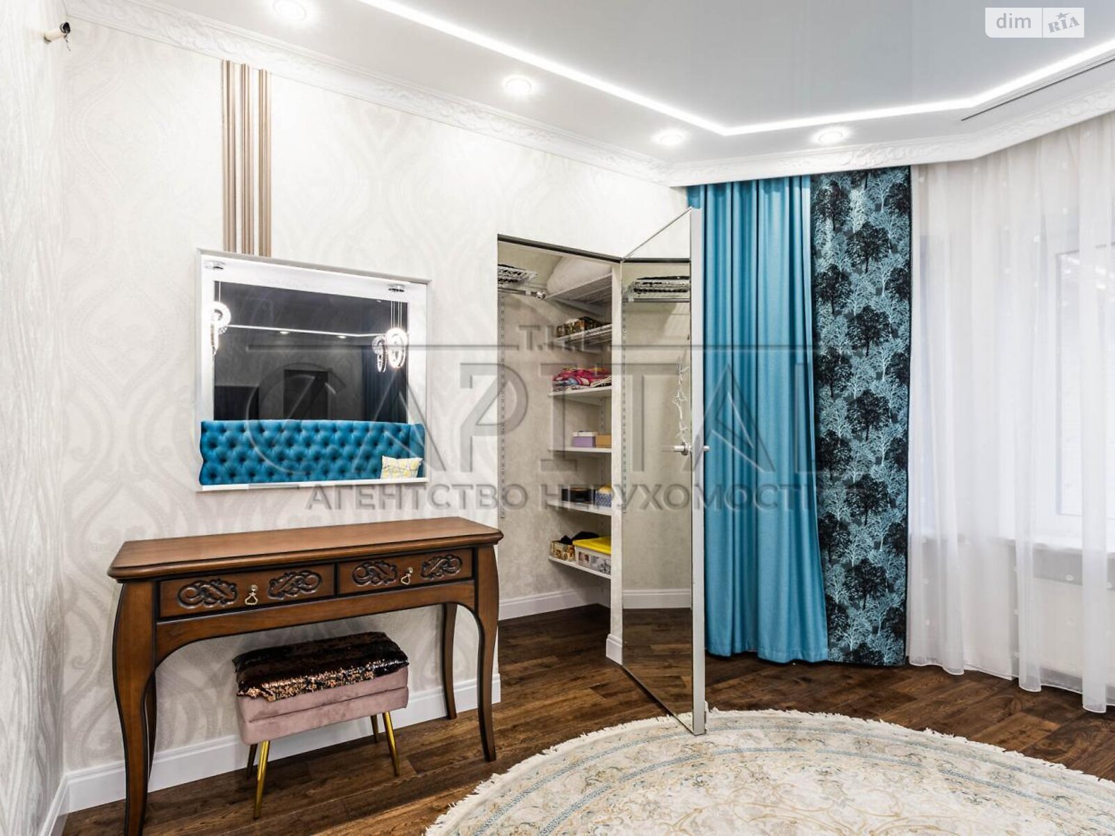 трехэтажный дом с гаражом, 395 кв. м, кирпич. Продажа в Козине фото 1 трехэтажный дом с гаражом, 395 кв. м, кирпич. Продажа в Козине фото 1