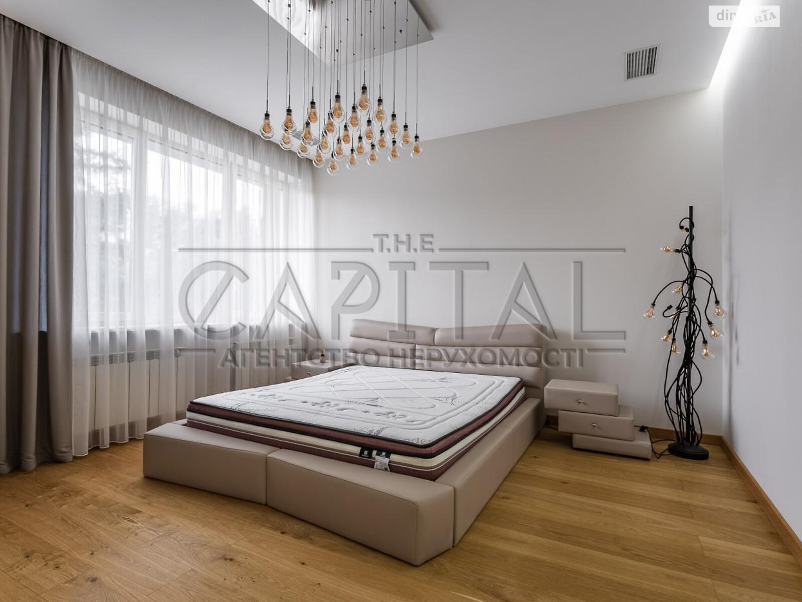 двухэтажный дом с гаражом, 500 кв. м, кирпич. Продажа в Козине фото 1