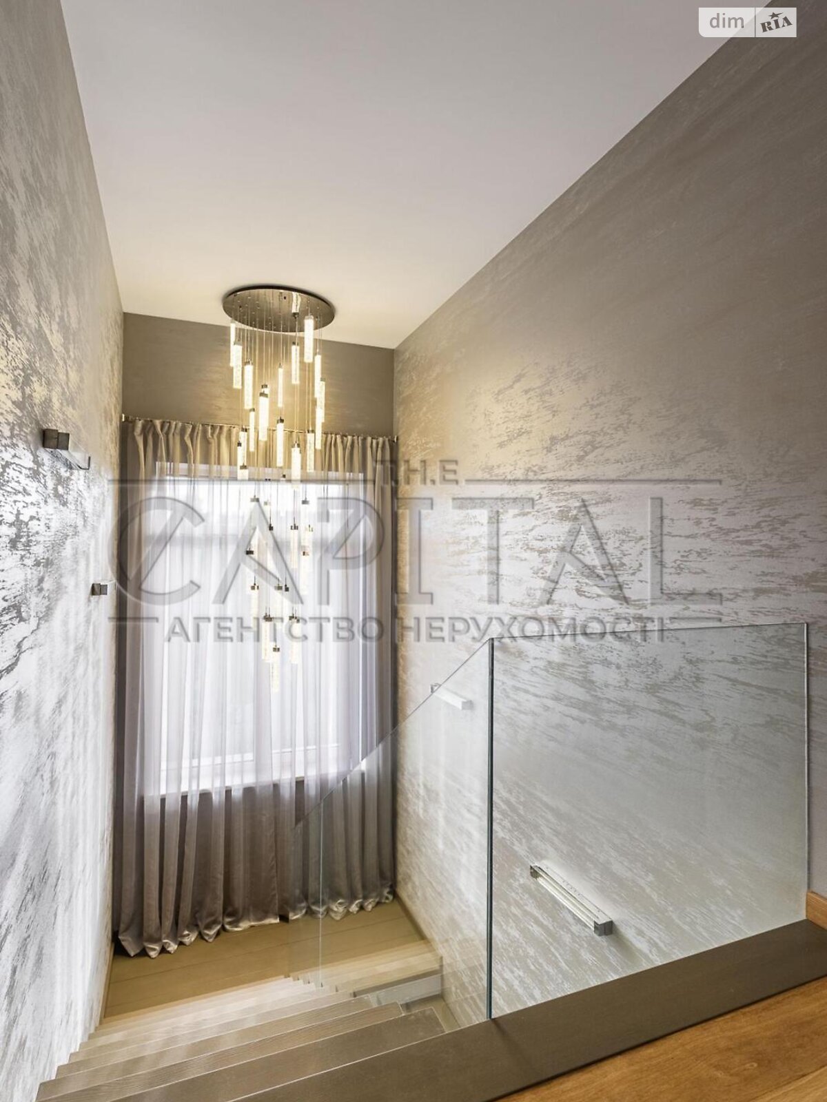 двухэтажный дом с гаражом, 500 кв. м, кирпич. Продажа в Козине фото 1