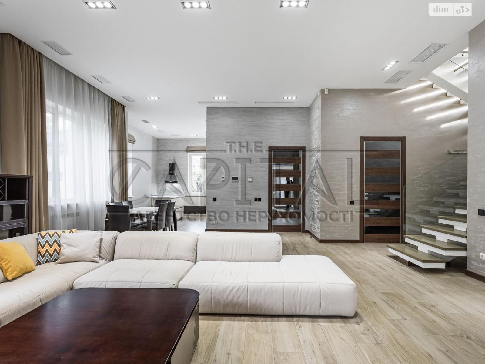 двухэтажный дом с гаражом, 500 кв. м, кирпич. Продажа в Козине фото 1