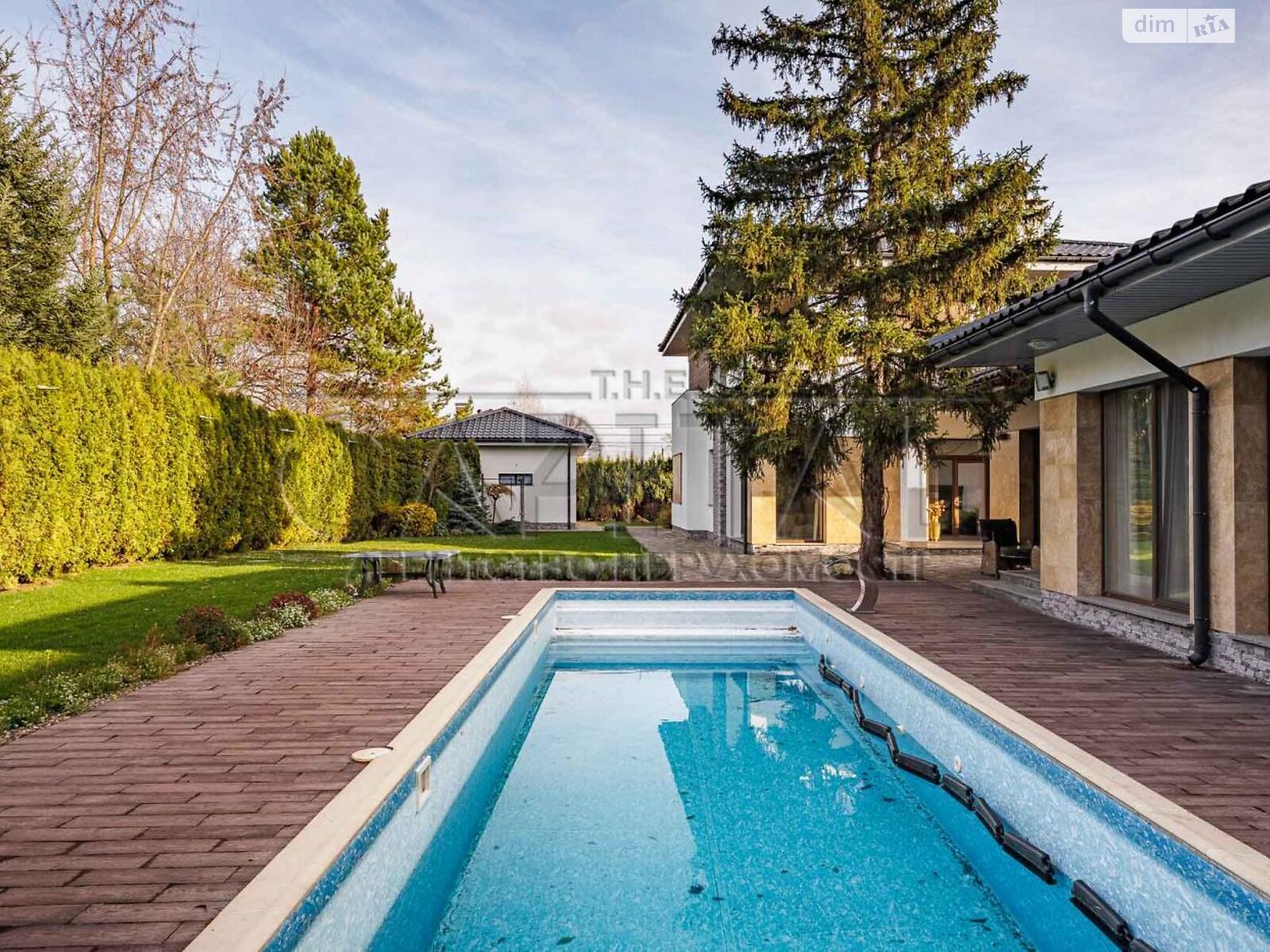 двухэтажный дом с гаражом, 500 кв. м, кирпич. Продажа в Козине фото 1