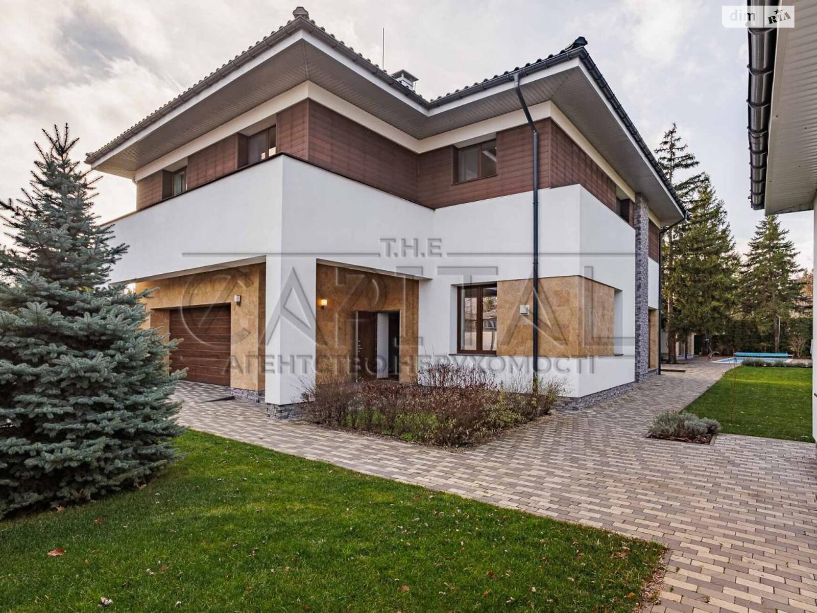 двухэтажный дом с гаражом, 500 кв. м, кирпич. Продажа в Козине фото 1