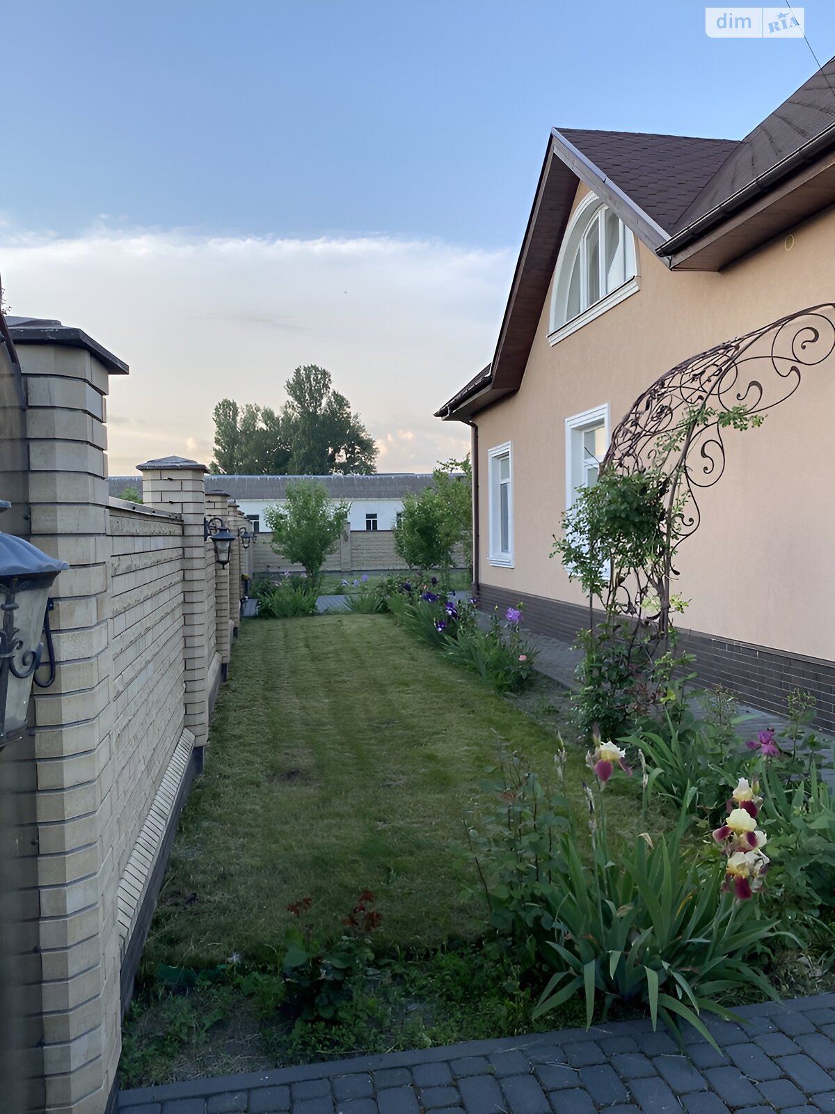 двоповерховий будинок з опаленням, 202 кв. м, цегла. Продаж у Красилові фото 1 двоповерховий будинок з опаленням, 202 кв. м, цегла. Продаж у Красилові фото 1