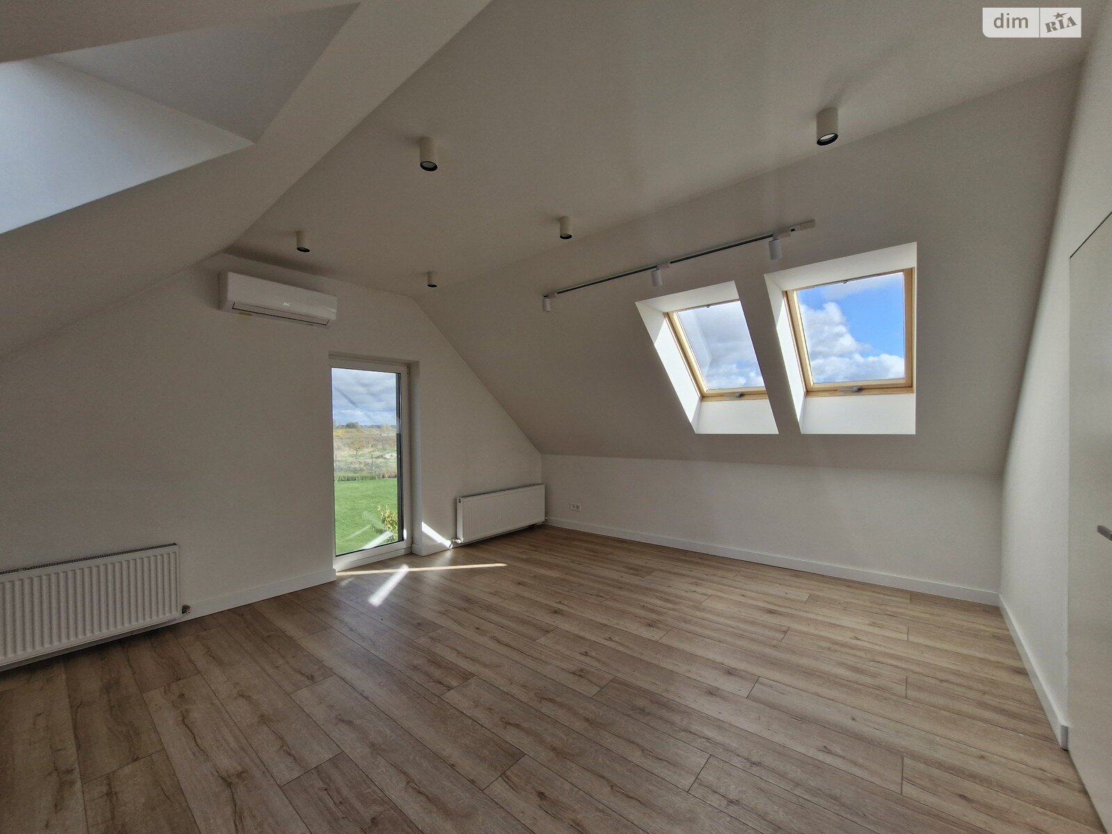 двоповерховий будинок з меблями, 145.8 кв. м, керамічна цегла. Продаж у Красилівці фото 1