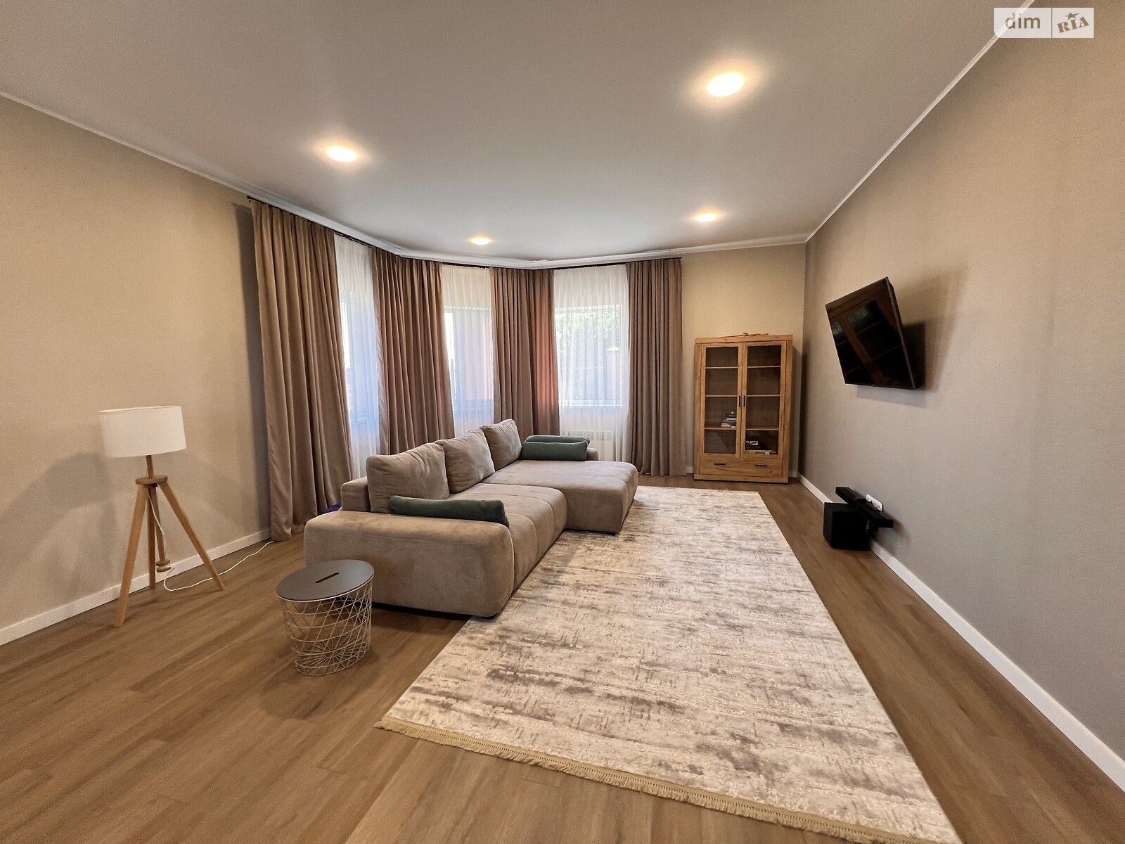 двоповерховий будинок з гаражем, 250 кв. м, цегла. Продаж у Красилівці фото 1 двоповерховий будинок з гаражем, 250 кв. м, цегла. Продаж у Красилівці фото 1