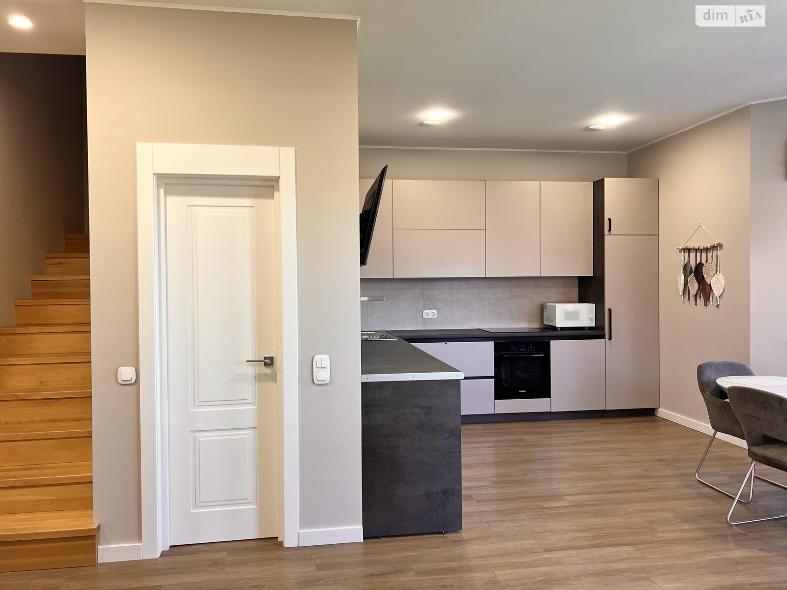двоповерховий будинок з гаражем, 250 кв. м, цегла. Продаж у Красилівці фото 1 двоповерховий будинок з гаражем, 250 кв. м, цегла. Продаж у Красилівці фото 1