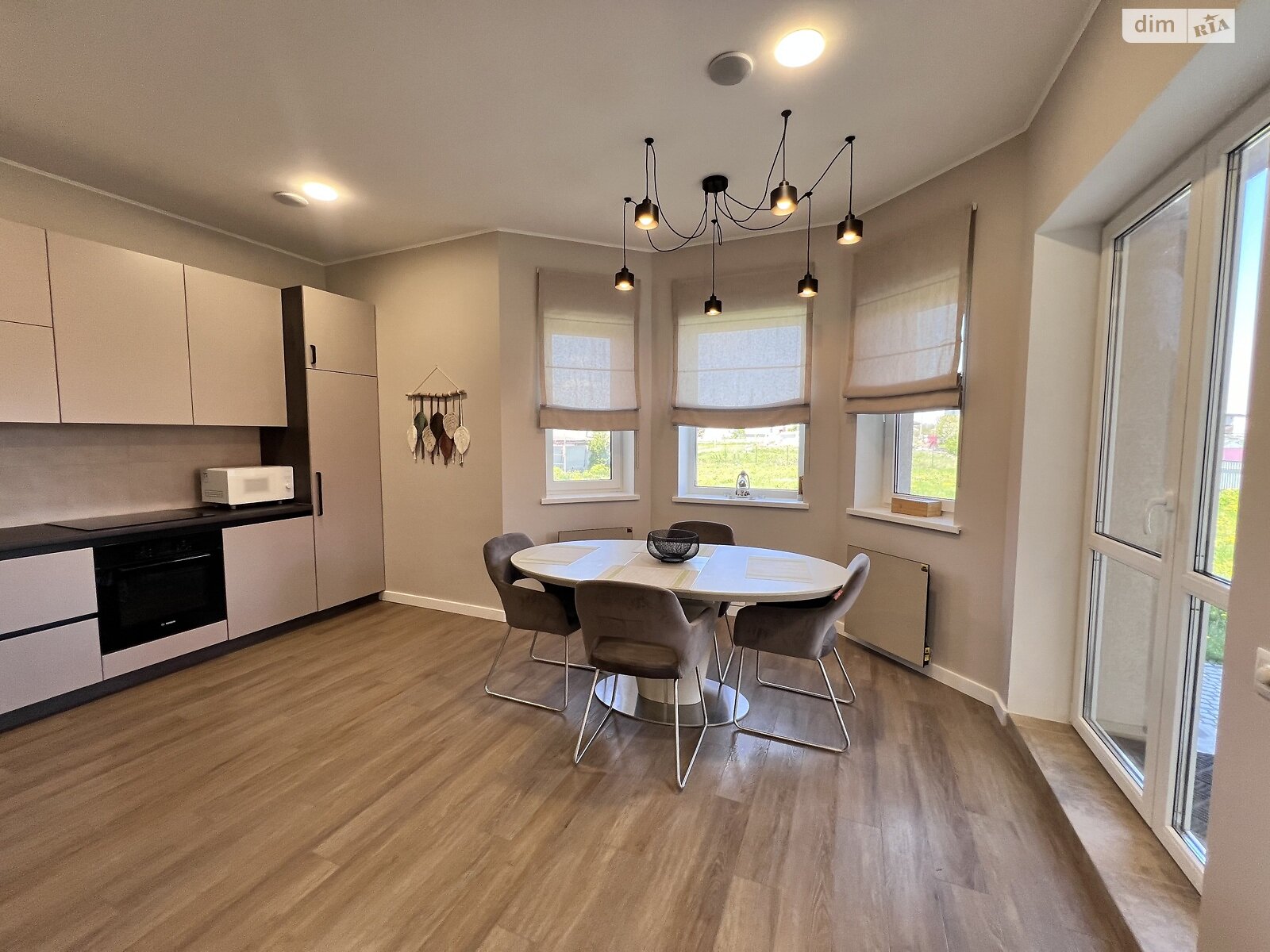 двоповерховий будинок з гаражем, 250 кв. м, цегла. Продаж у Красилівці фото 1 двоповерховий будинок з гаражем, 250 кв. м, цегла. Продаж у Красилівці фото 1