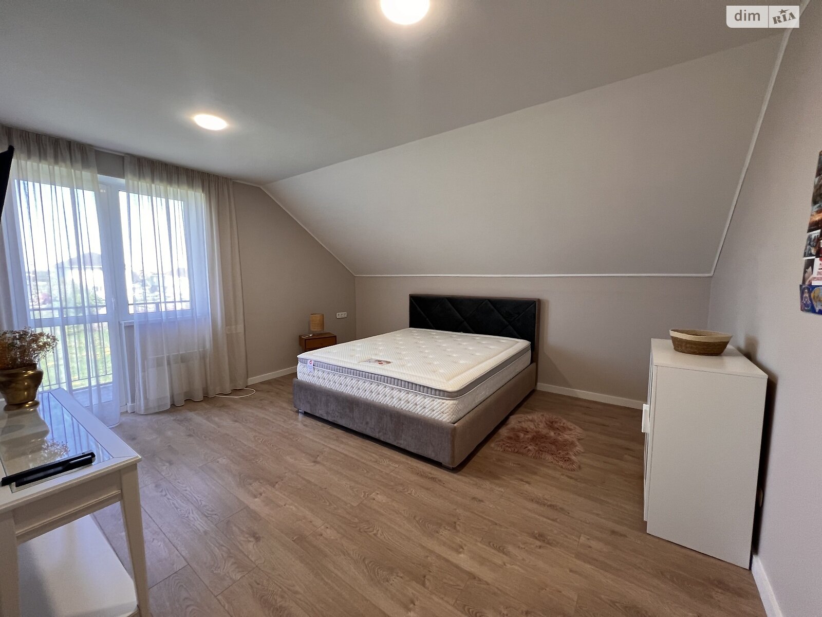 двоповерховий будинок з гаражем, 250 кв. м, цегла. Продаж у Красилівці фото 1 двоповерховий будинок з гаражем, 250 кв. м, цегла. Продаж у Красилівці фото 1